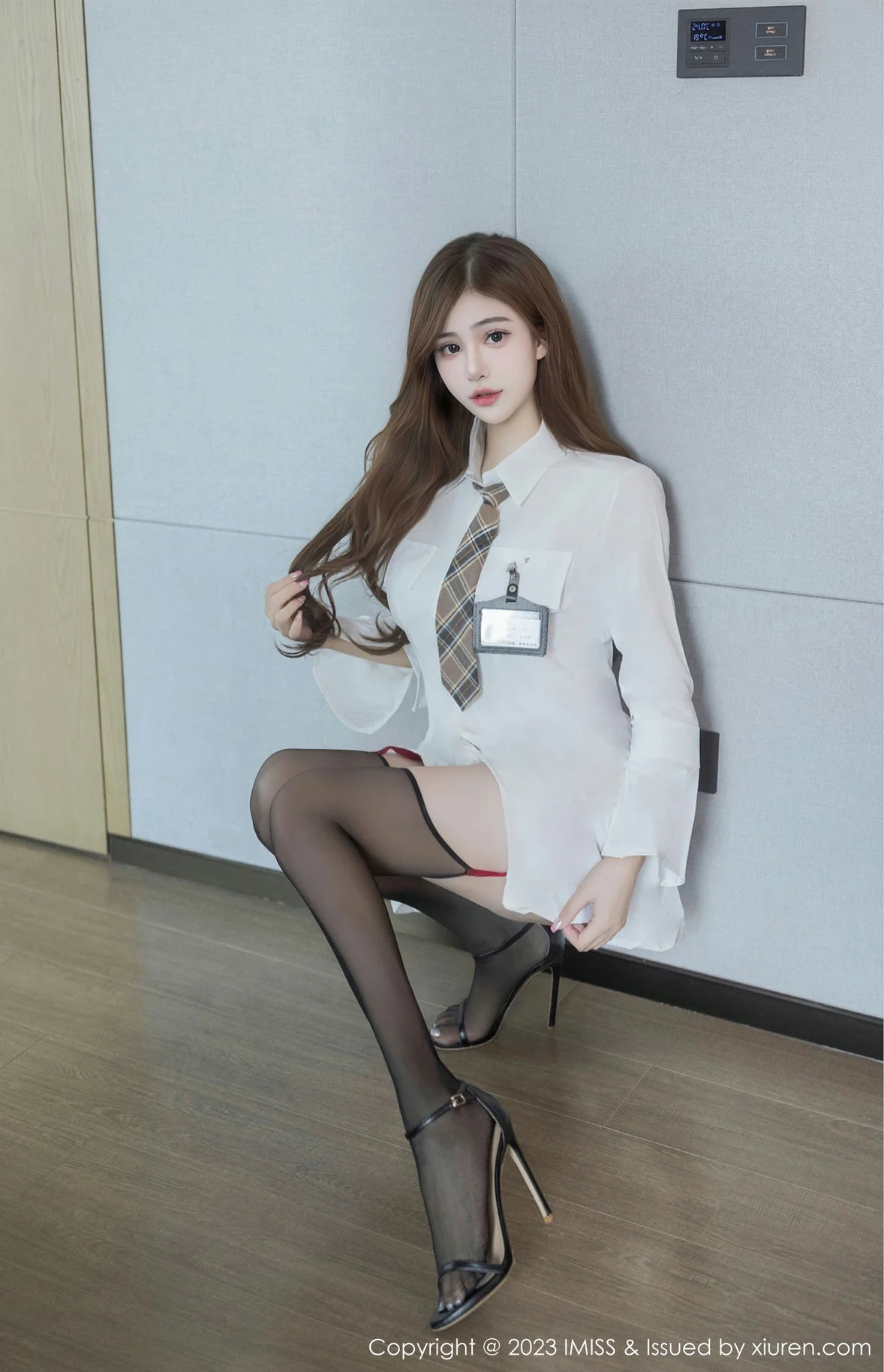  爱蜜社 Vol.741 Lavinia肉肉 魅惑黑丝性感写真 [42P]第5张