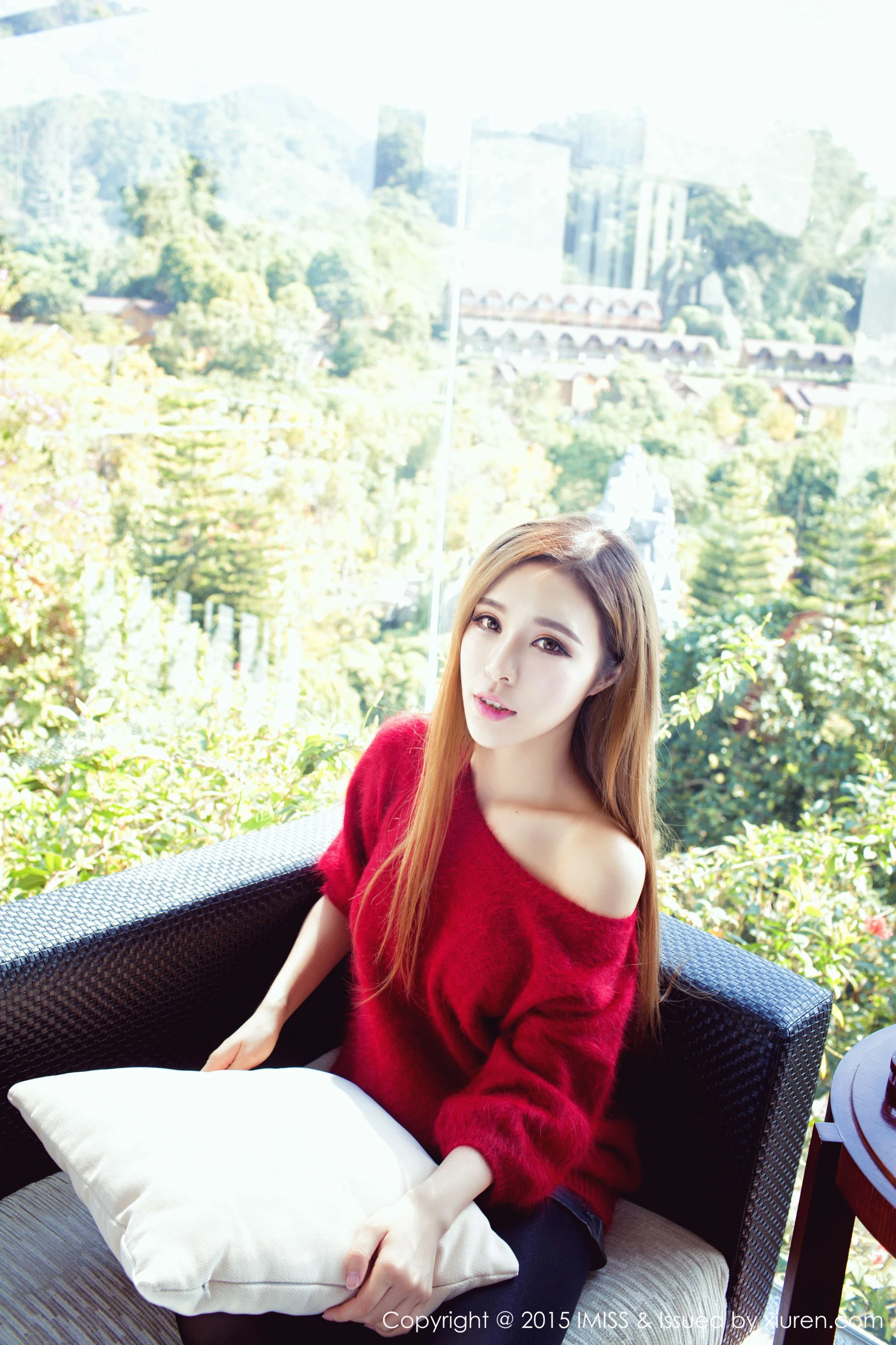 重庆美女游潇潇《旅拍套图》 爱蜜社IMiss Vol.047第2张
