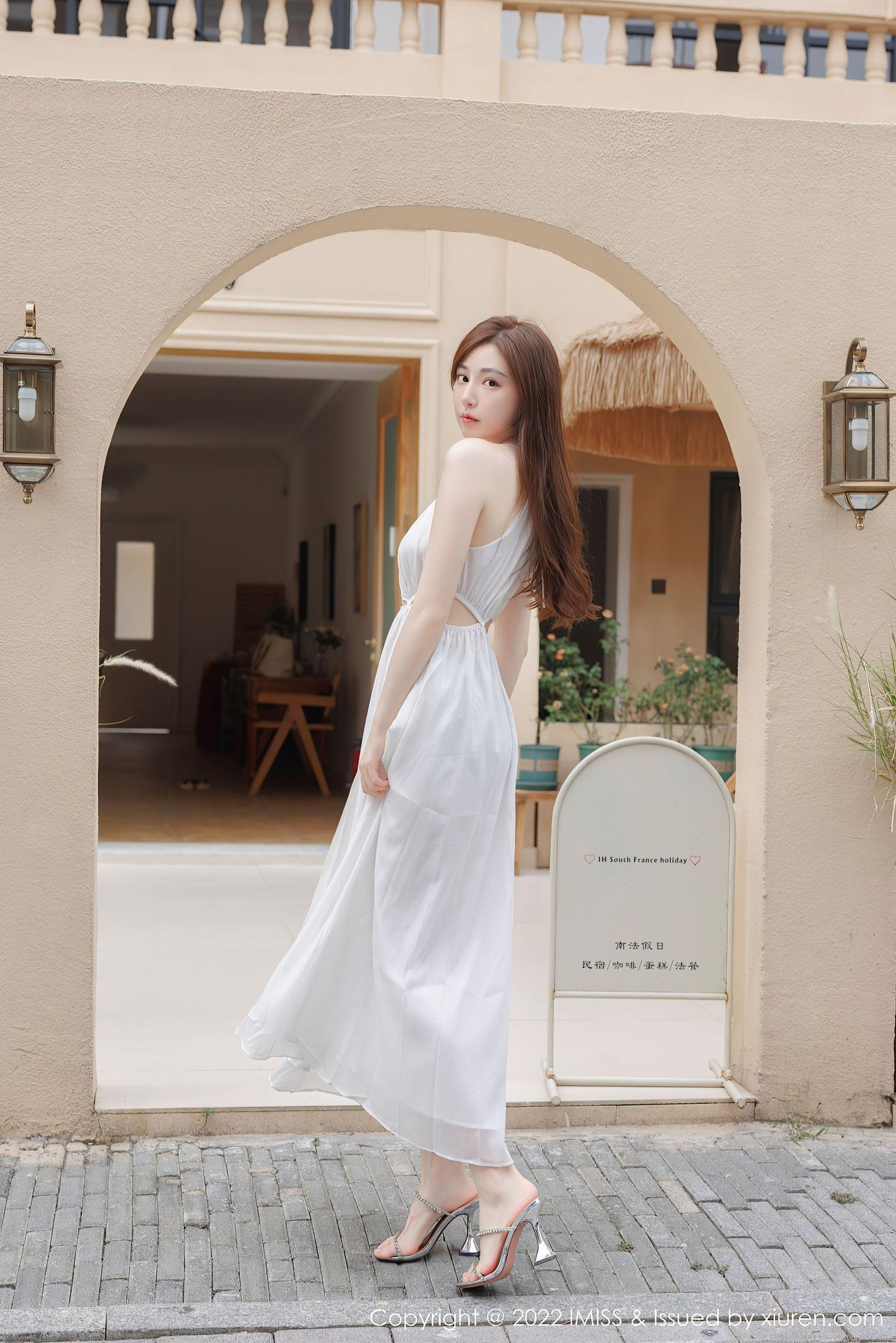 爱蜜社 VOL.706 Lynn刘奕宁 长裙美腿第6张