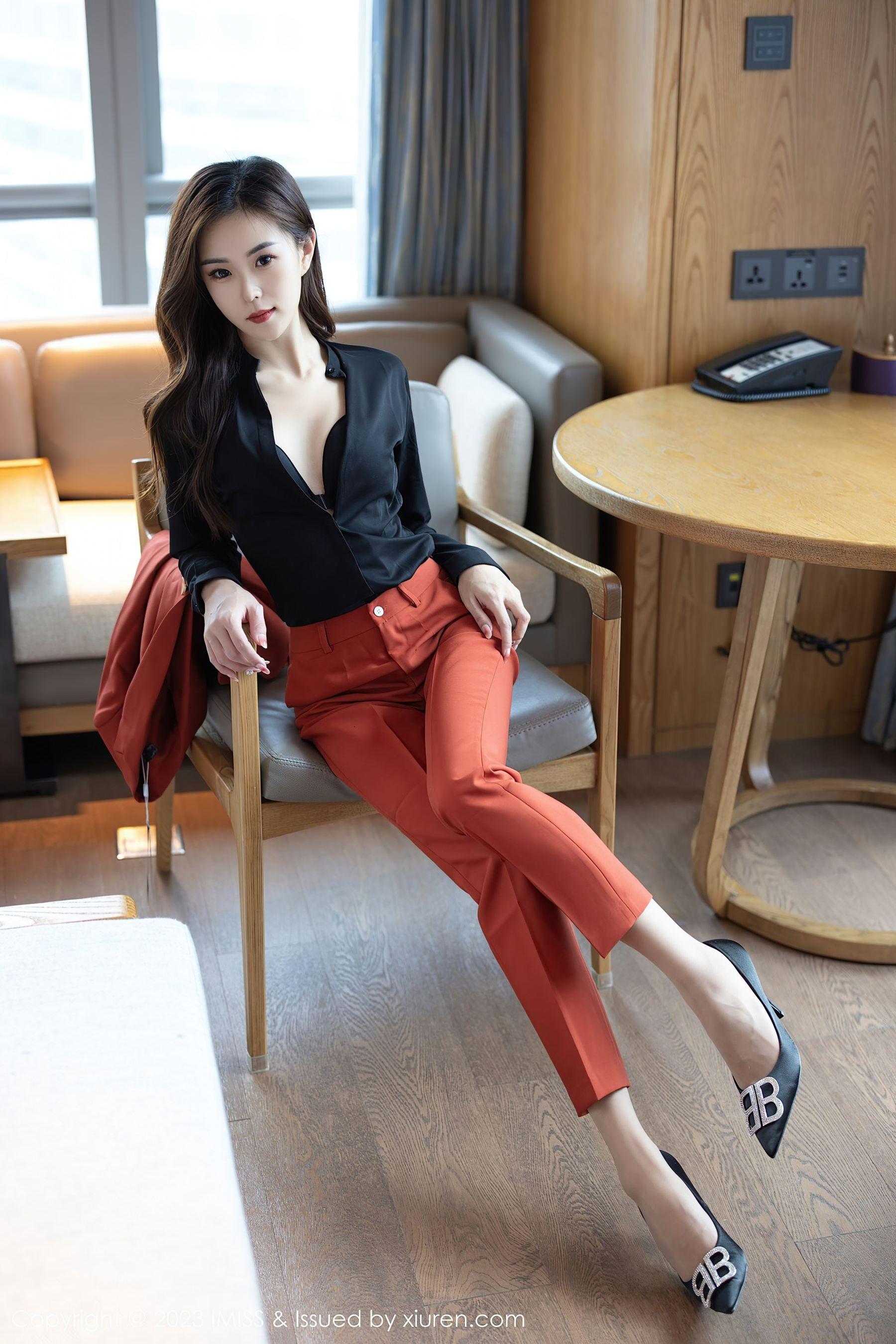  爱蜜社 VOL.717 杨紫嫣candy 制服美腿第1张