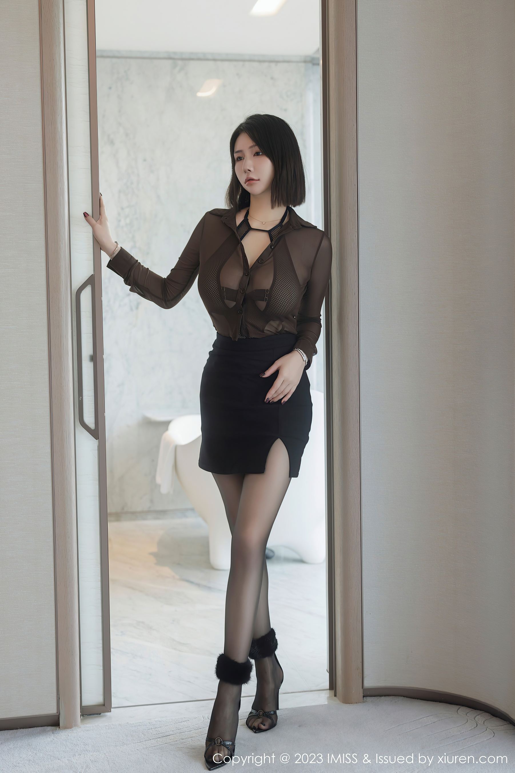  爱蜜社 VOL.744 Evon陈赞之 黑丝短裙第23张