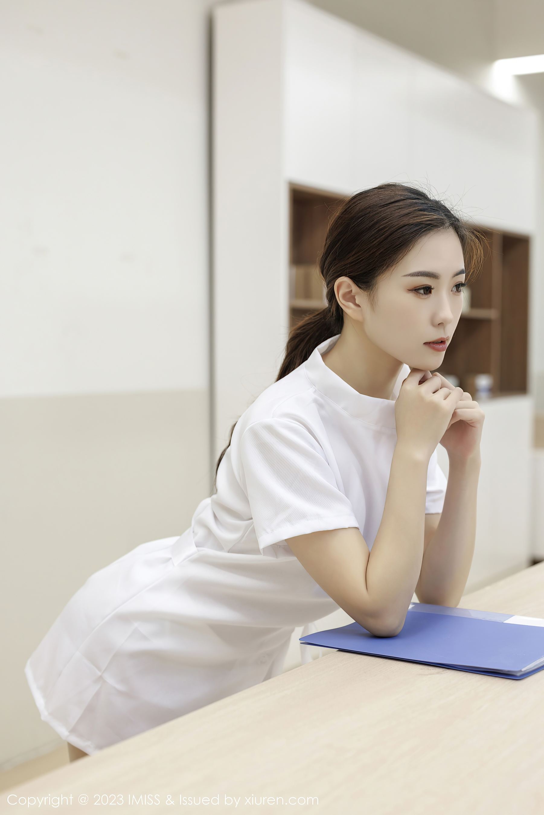  爱蜜社 VOL.726 杨紫嫣candy 护士服美腿第3张