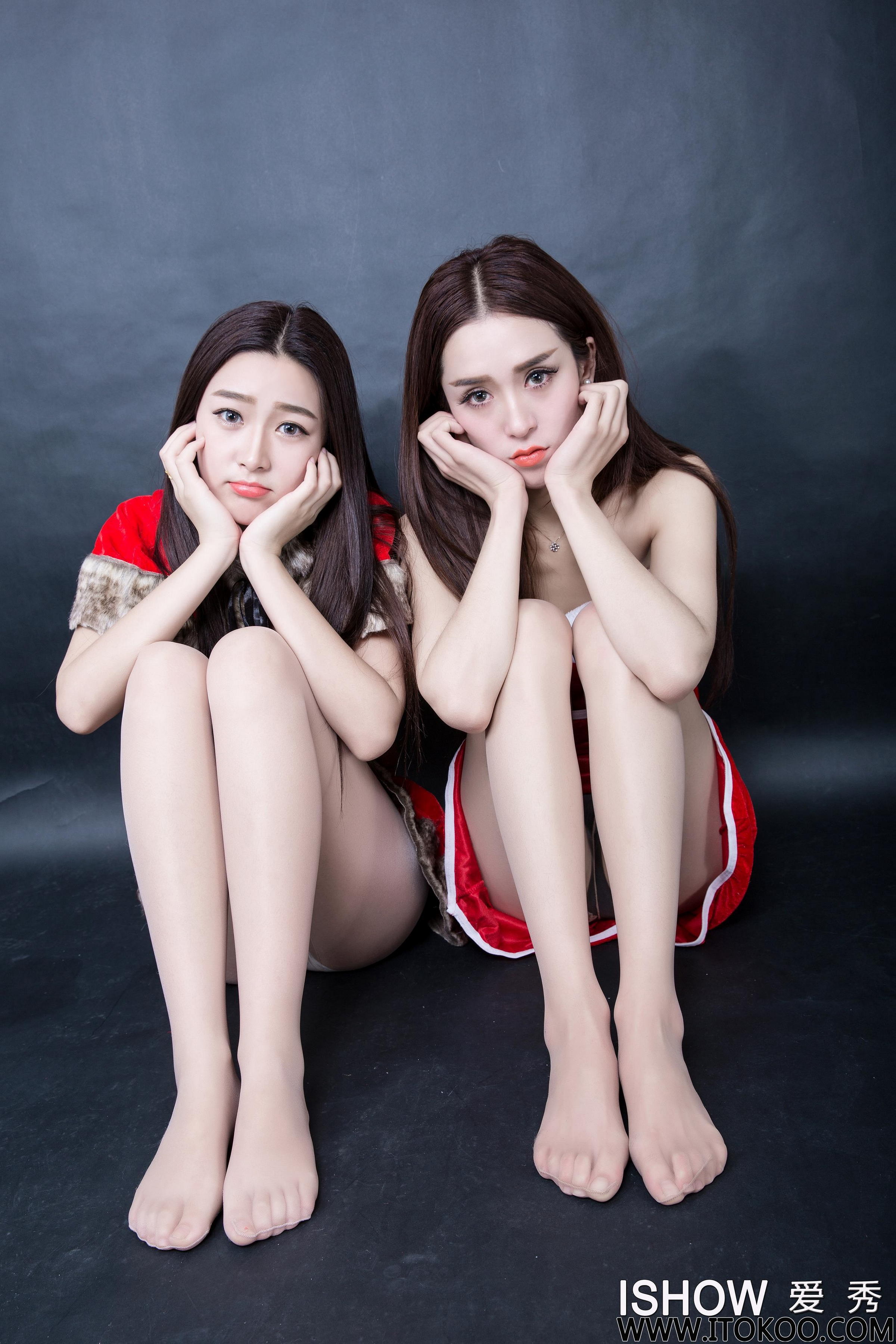 [ISHOW爱秀]红色圣诞女郎制服美女 小汝Ruby与小煜CC 肉丝美腿祝贺大家圣诞快乐 2015-12-24 No.023第10张