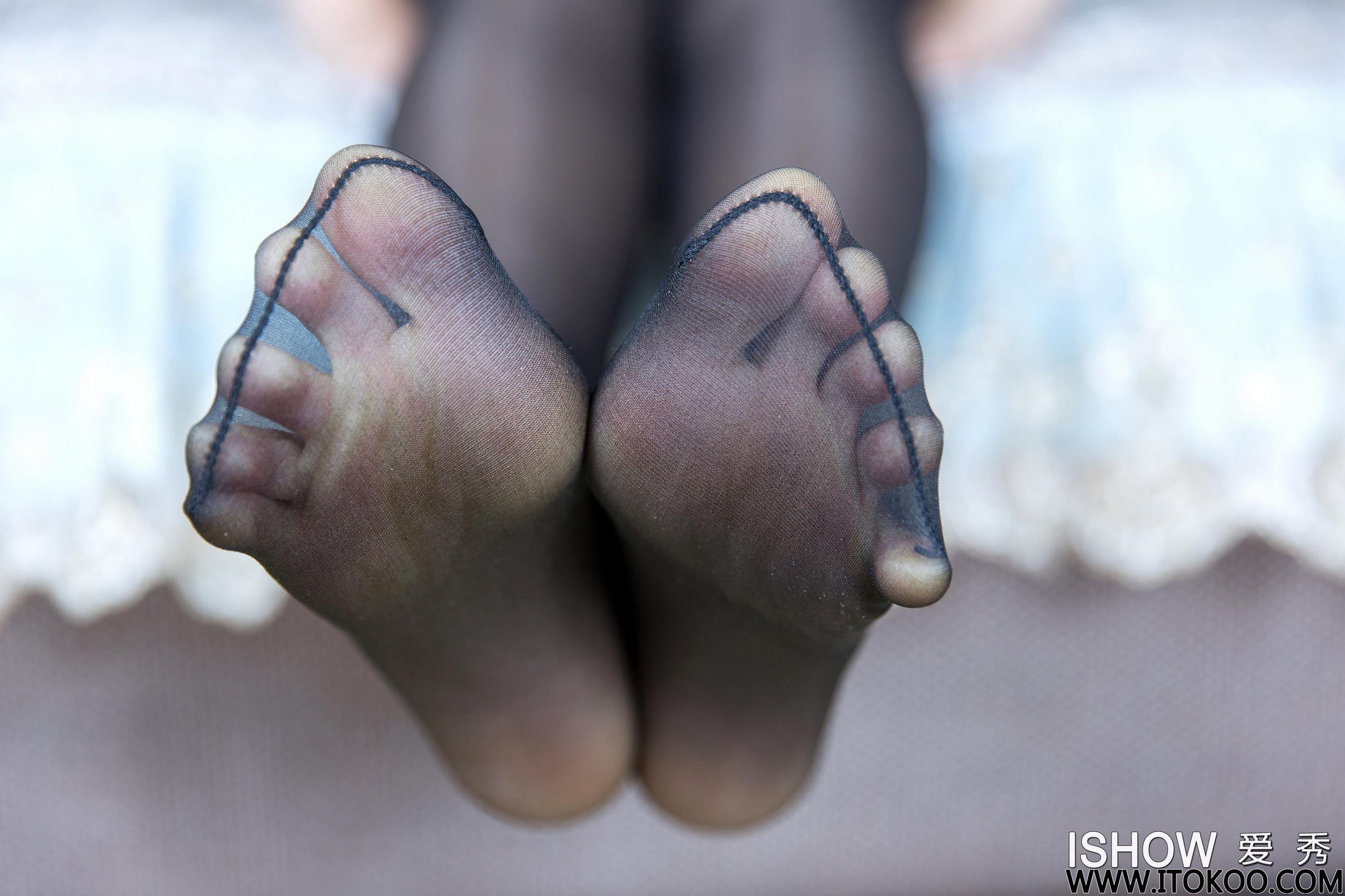 [ISHOW爱秀]红色情趣旗袍美女 余诗婧Jenny 黑色连身丝袜美腿性感写真 2017-01-27 No.086第12张