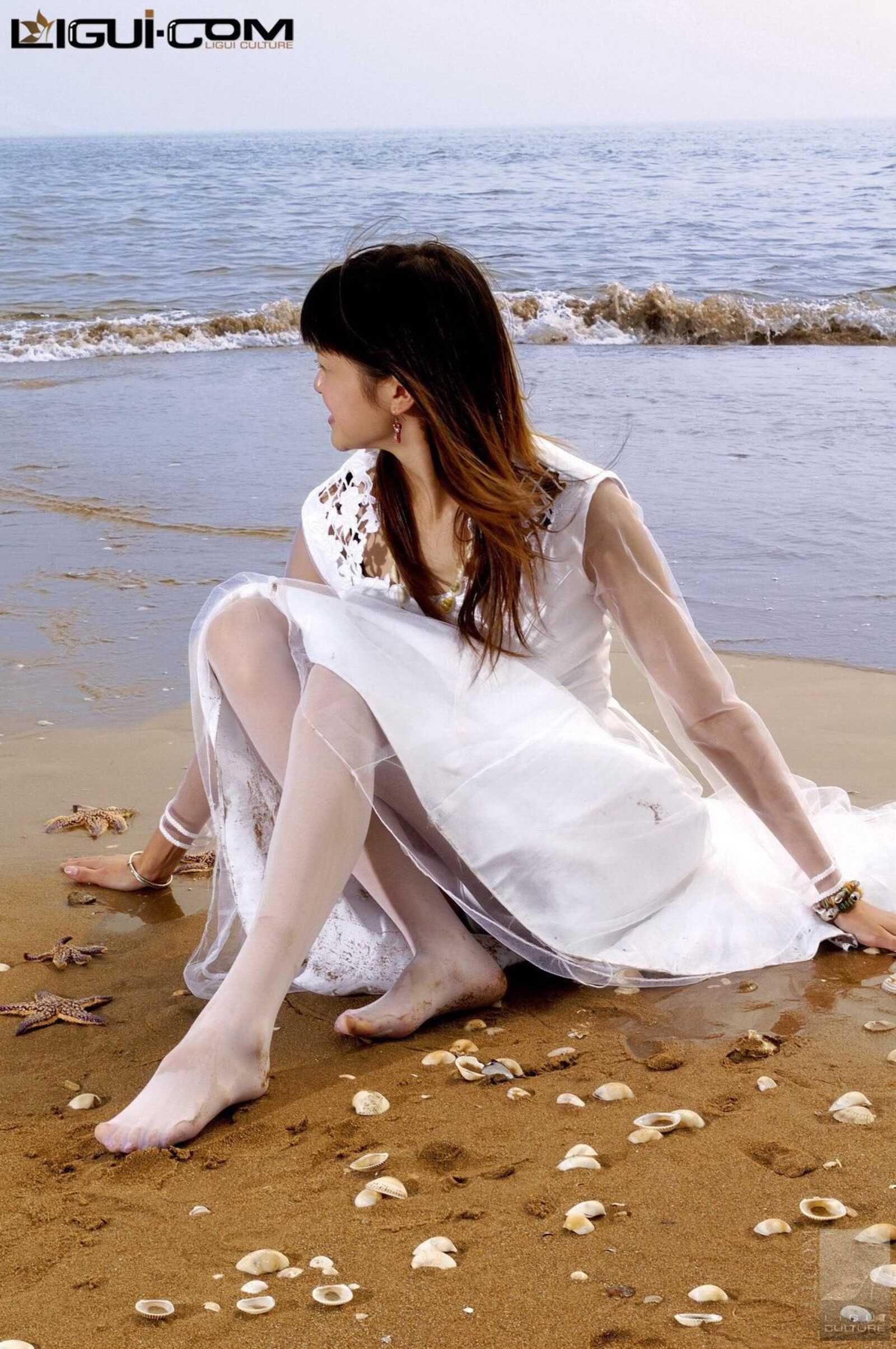 [丽柜LiGui] Model 菲儿《丝袜版白雪公主》丝足写真第1张