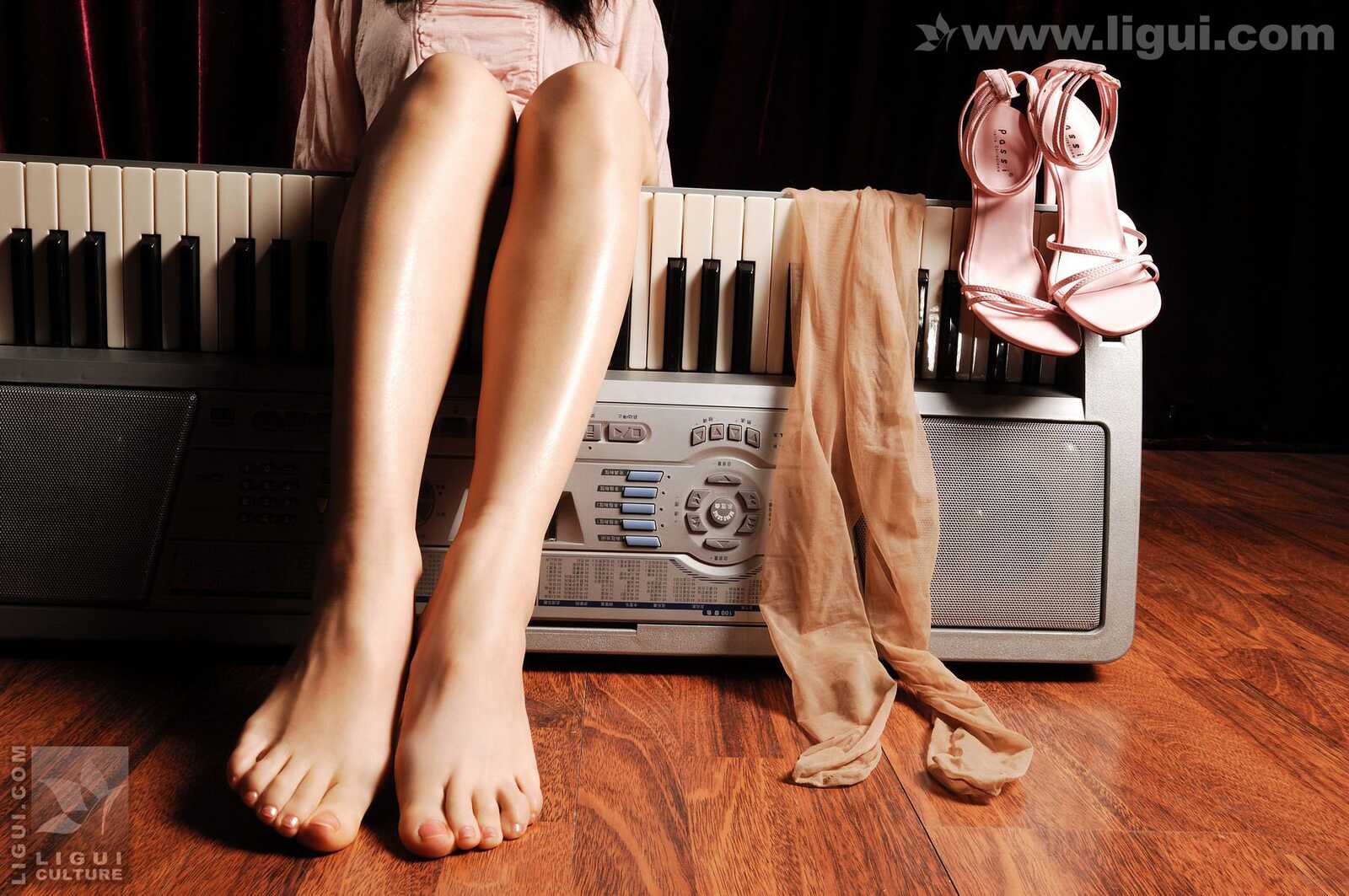 Model 由美《音乐私家教师的性感肉丝》 [丽柜Li第2张