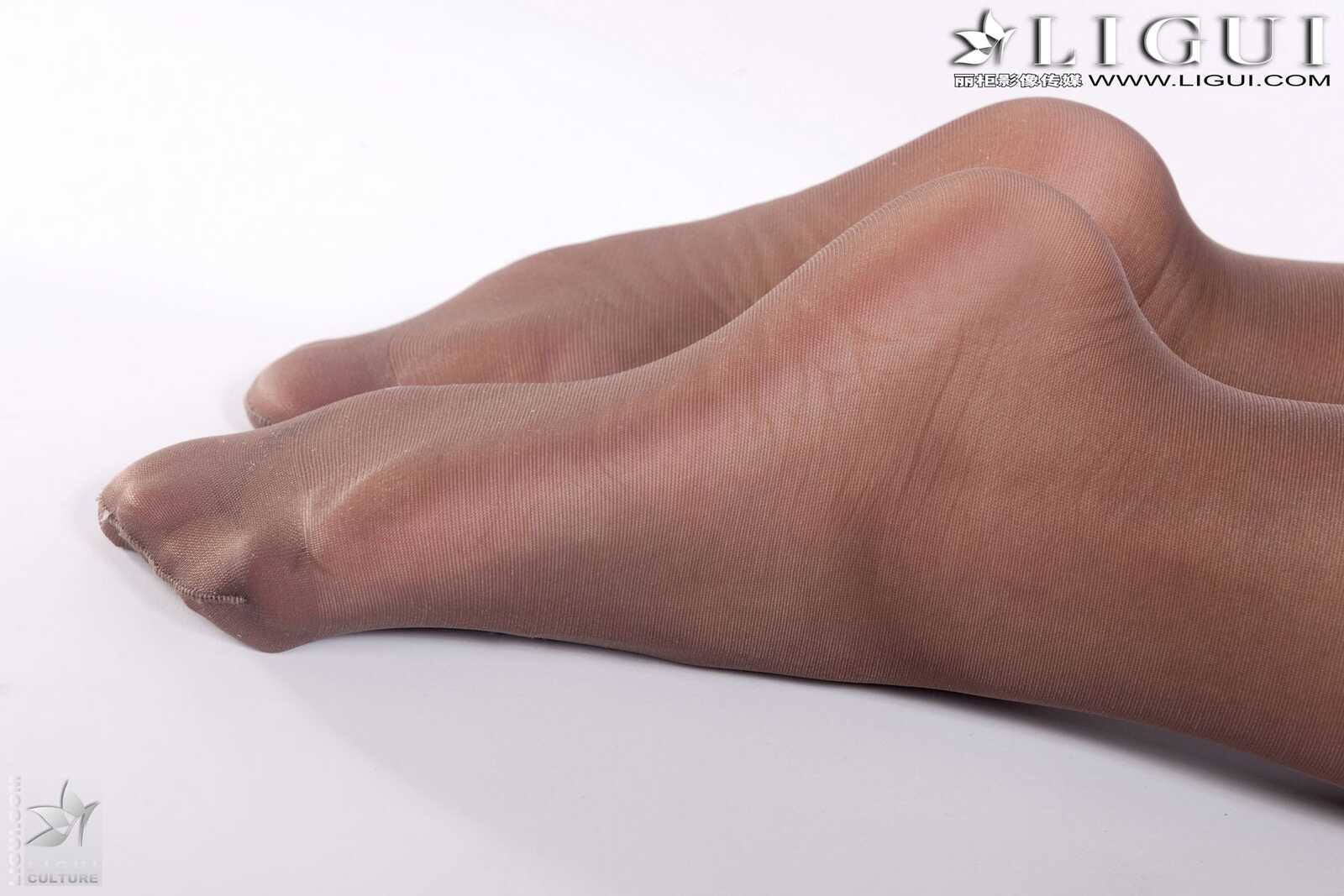 Model 甜甜《灰丝高跟美足》 [丽柜LiGui] 美腿玉足第9张