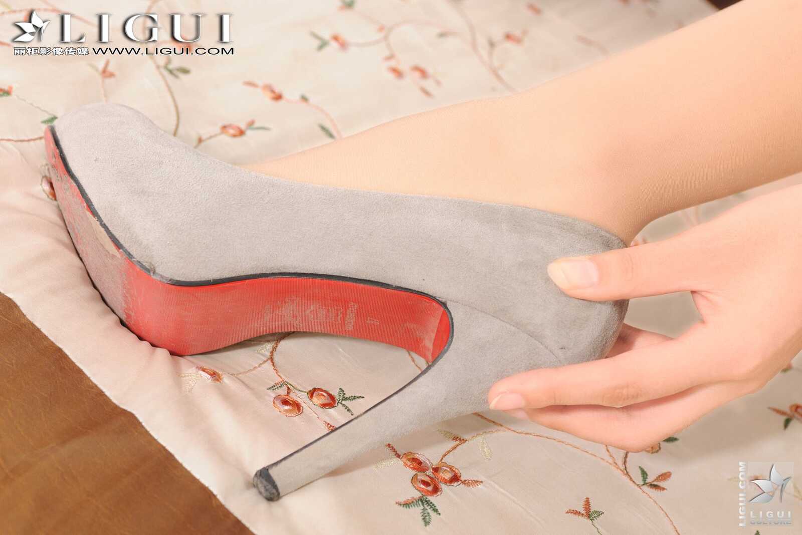 Model 文欣《古榻丝韵》 上下合集 [丽柜LiGui] 美腿第14张