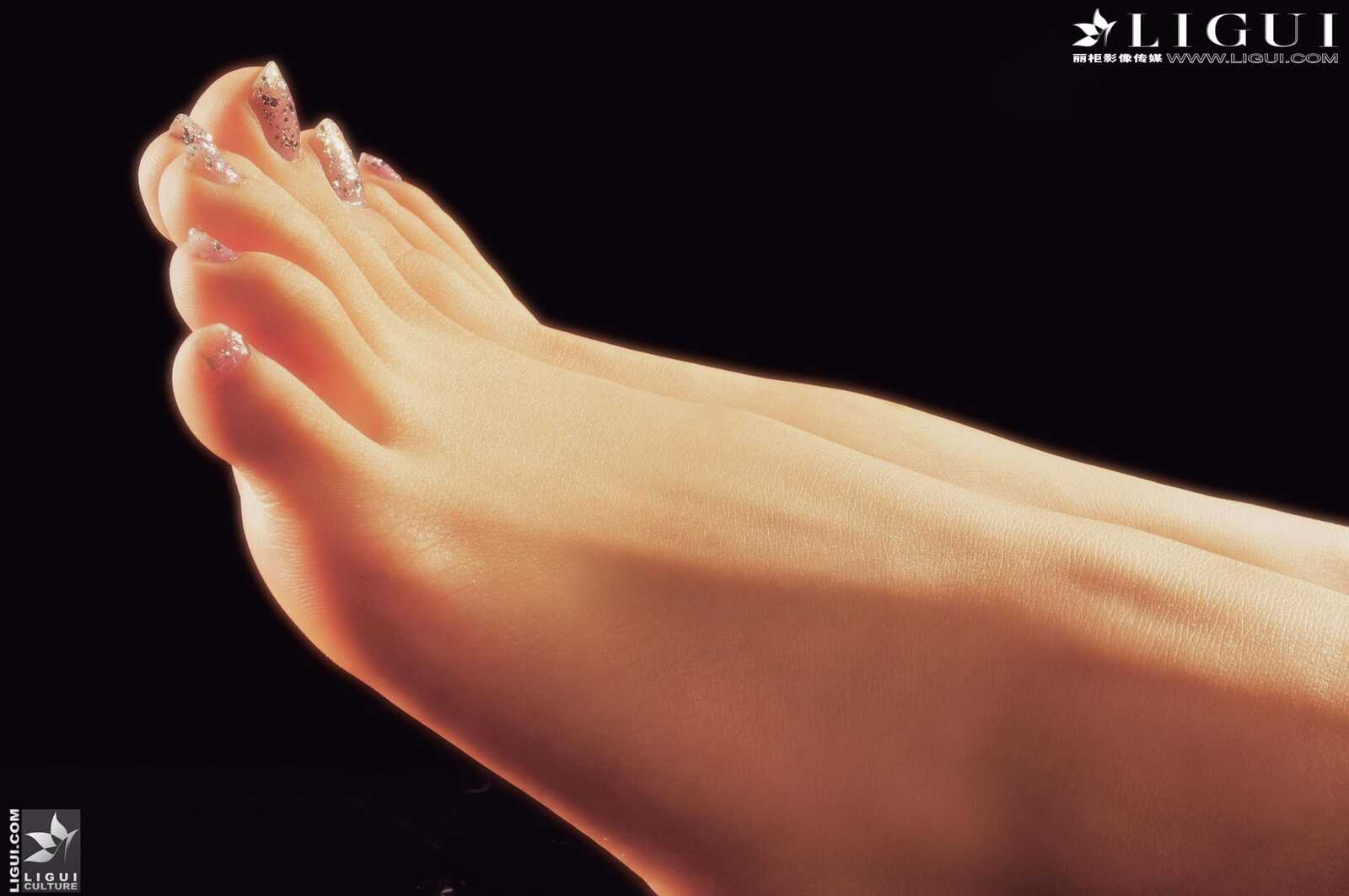 Model CC《玉足》 [丽柜LiGui] 美足写真图片第8张