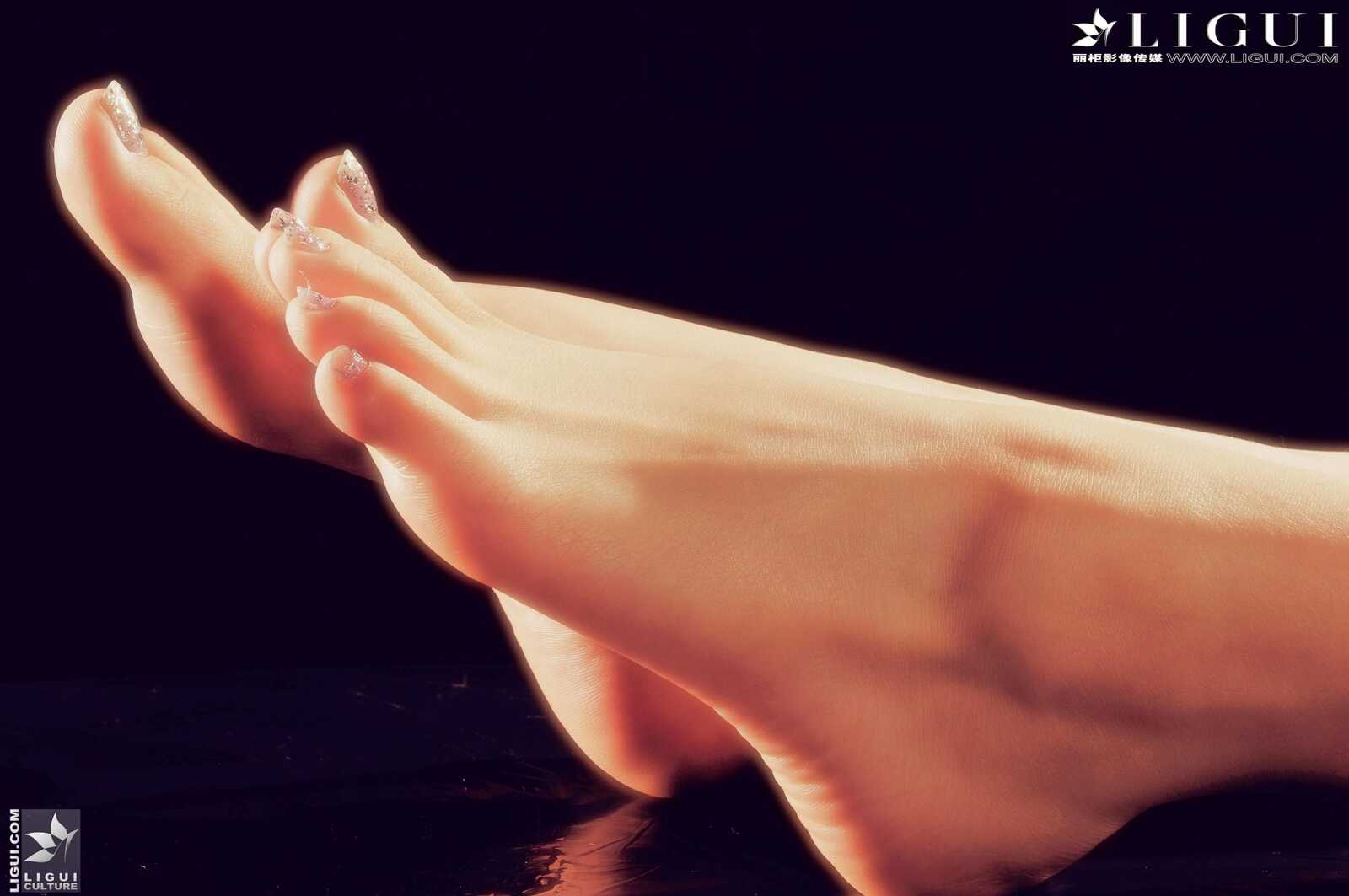 Model CC《玉足》 [丽柜LiGui] 美足写真图片第6张