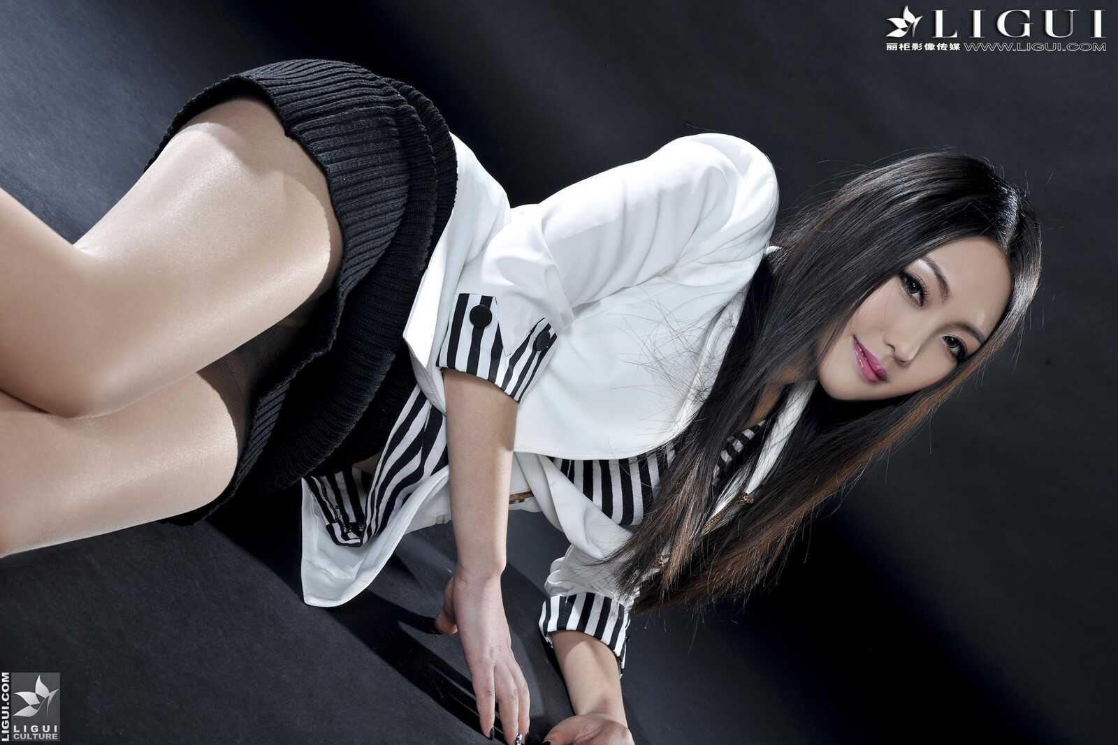 Model 岚岚《OL职业装丝足》 [丽柜LiGui] 美腿玉足写第8张