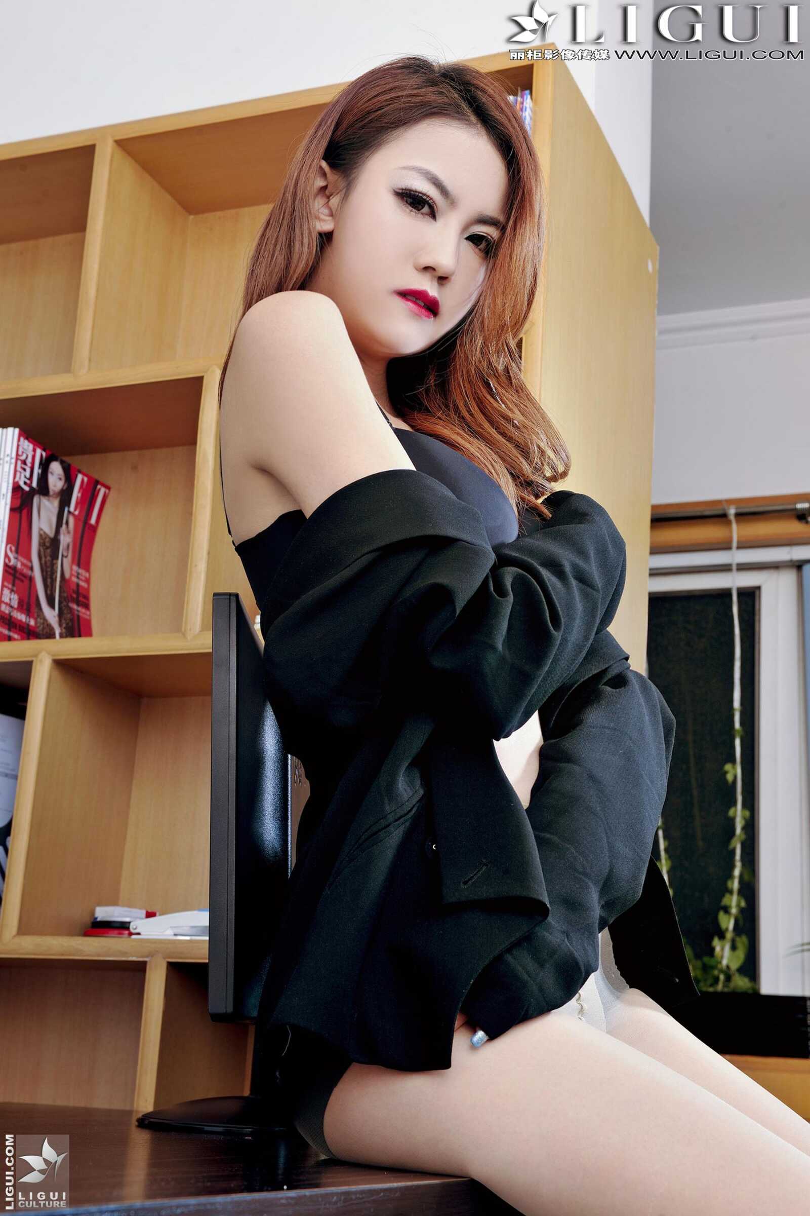 Model 可馨《办公室肉丝袜诱惑》 [丽柜LiGui]美腿玉第11张