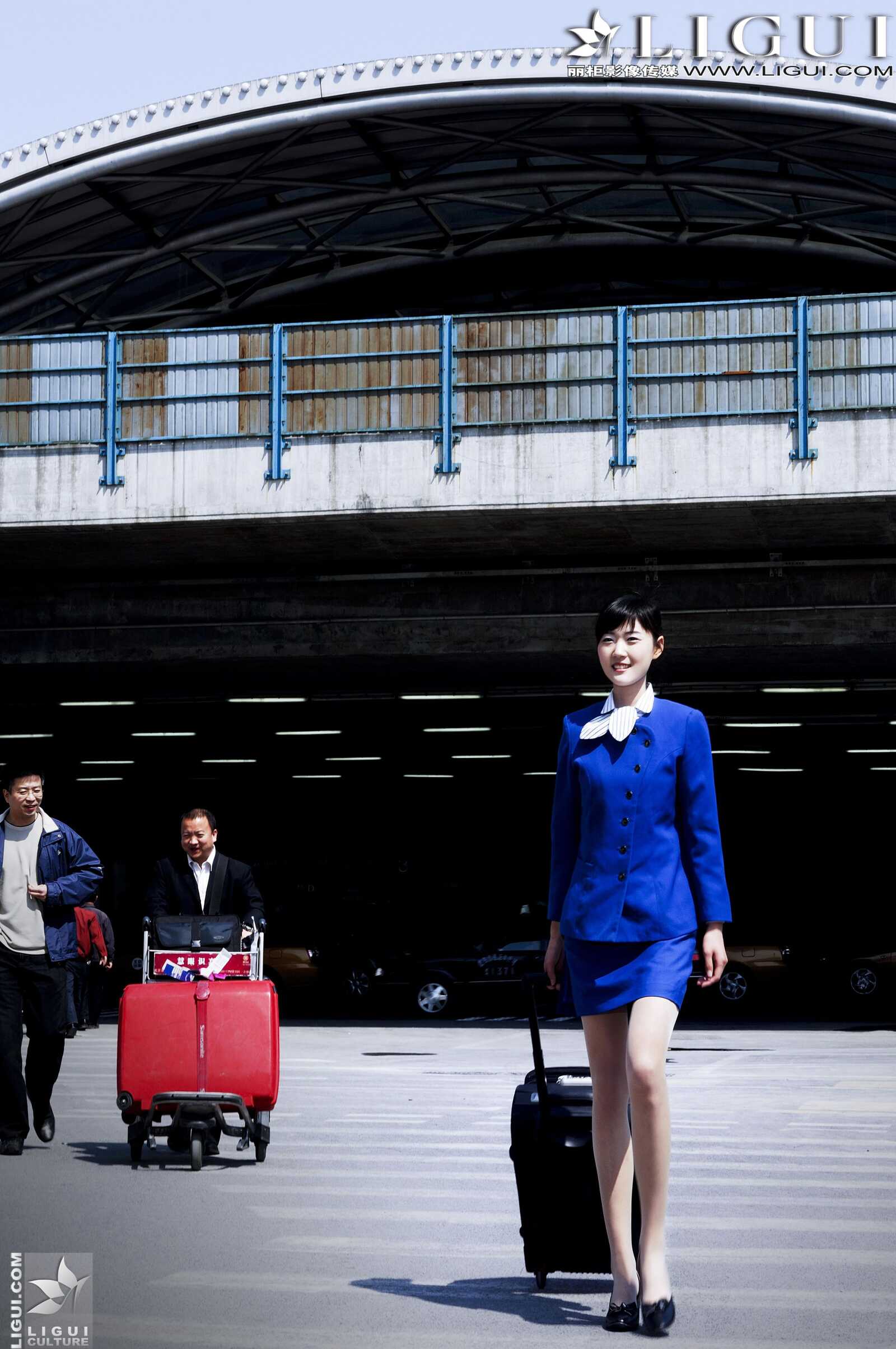 Model 婷婷《空姐系列》 [丽柜LiGui] 美腿丝足写真第4张