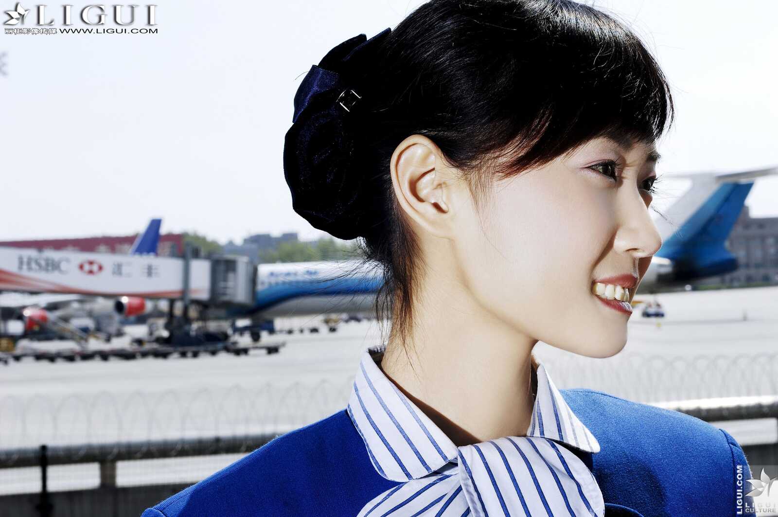 Model 婷婷《空姐系列》 [丽柜LiGui] 美腿丝足写真第3张