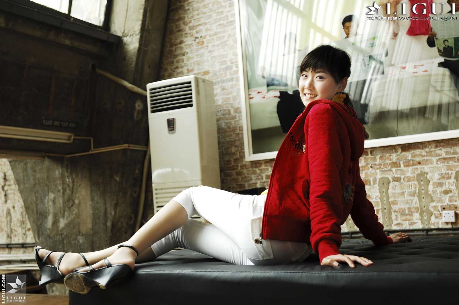 [丽柜贵足LiGui] Model 婷婷《街拍高跟系列》美腿丝第14张