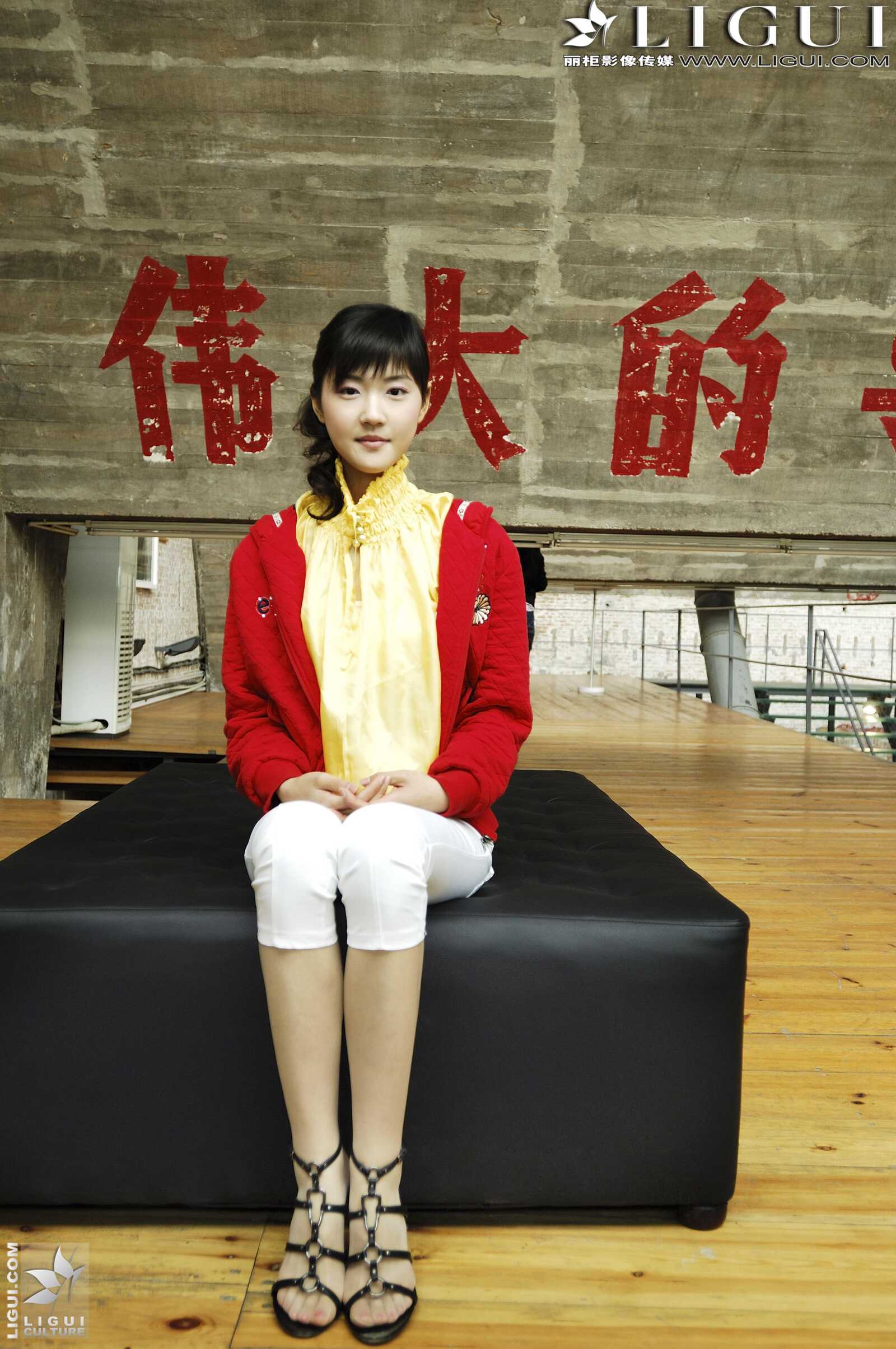 [丽柜贵足LiGui] Model 婷婷《街拍高跟系列》美腿丝第13张