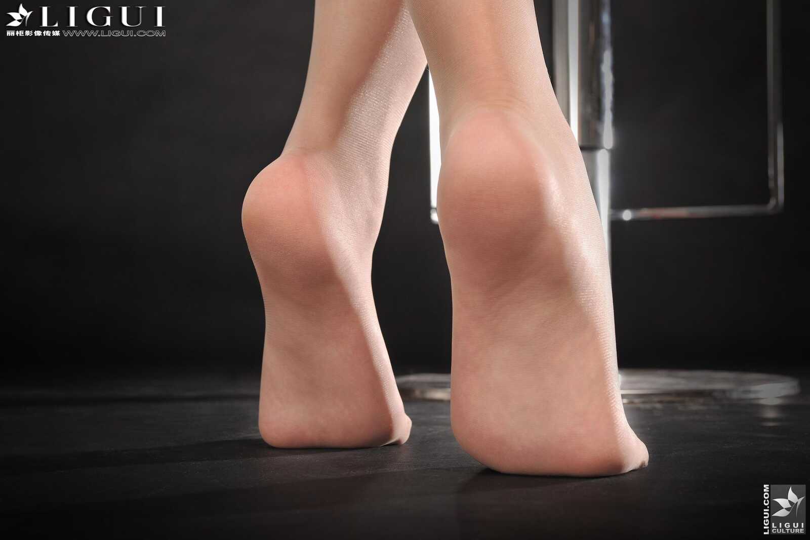 [丽柜贵足LiGui] Model Amily《OL职业装高跟美足》上第1张