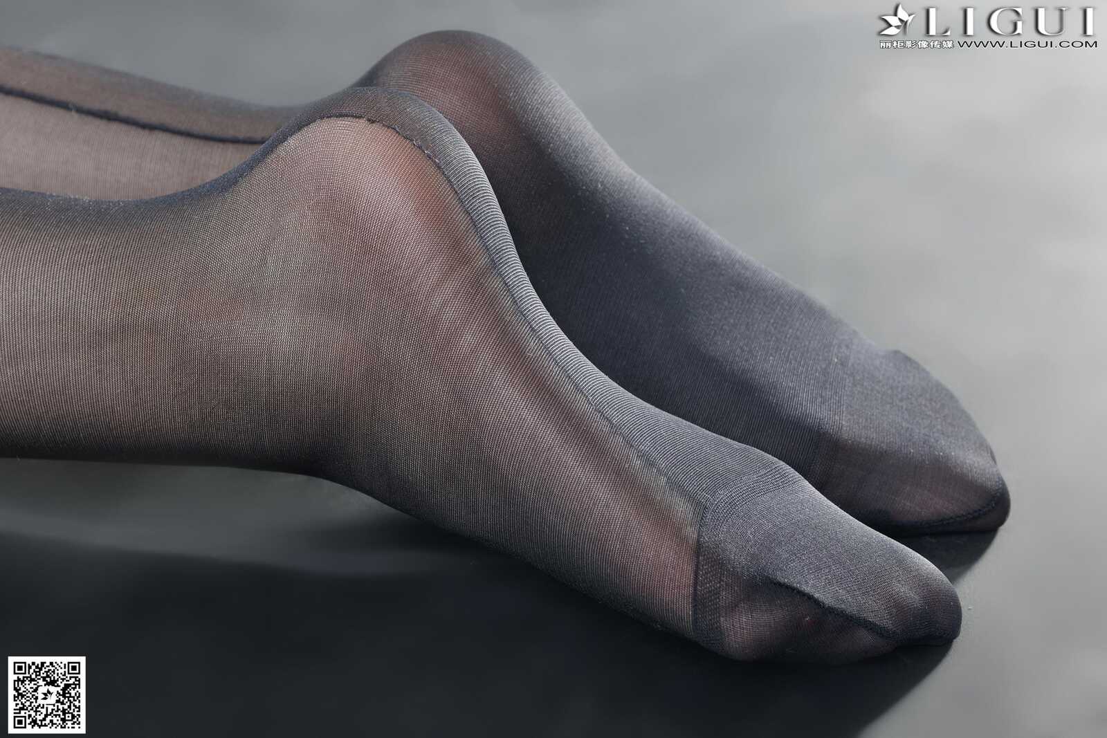 Model 菲菲《高贵黑丝丽人丝足》上中下全集 [丽柜第2张