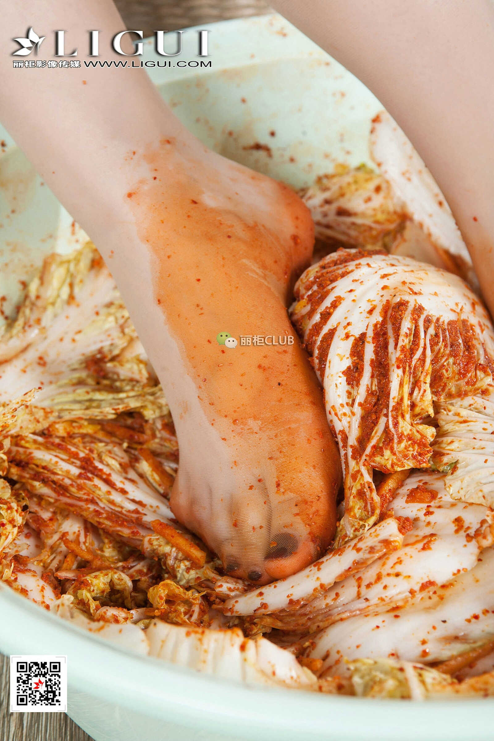 Model 飞飞《古典汉服+蔬菜丝足》 [丽柜Ligui] 写真第6张