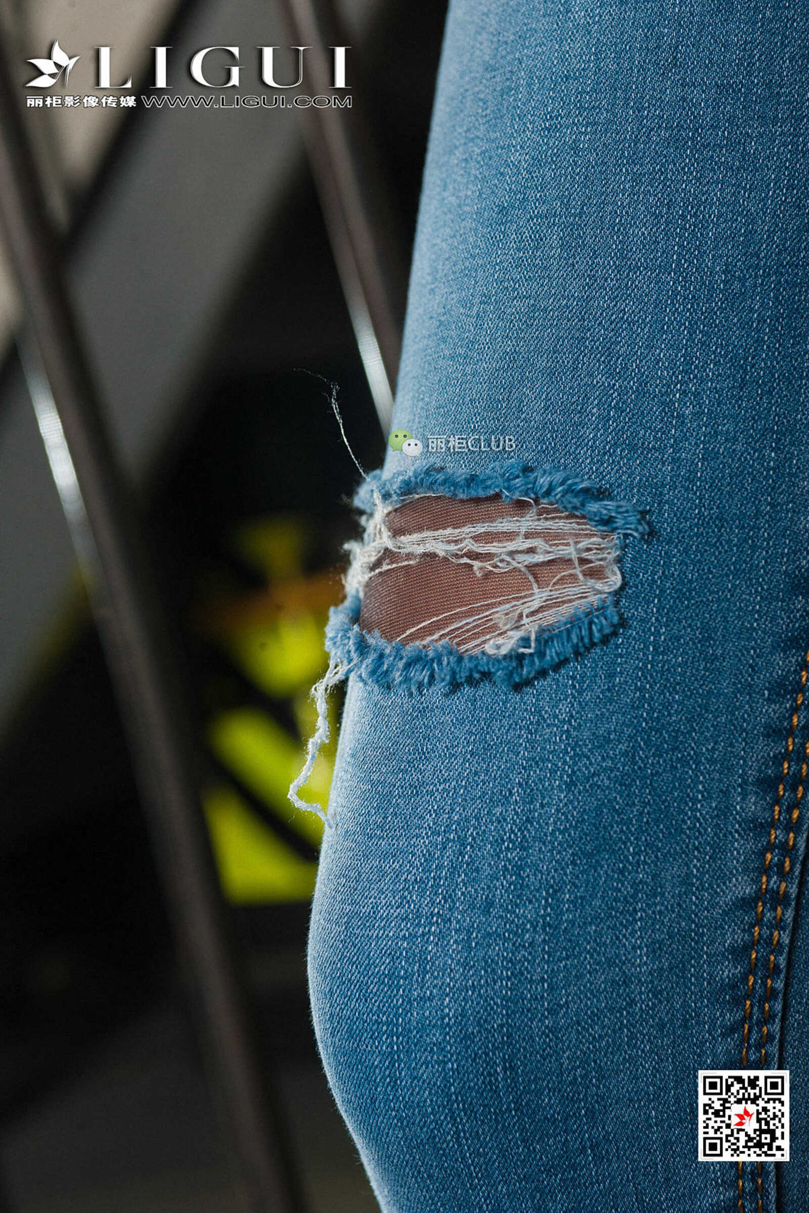 腿模雪糕《牛仔长裤配黑丝》 [丽柜Ligui] 写真集第2张