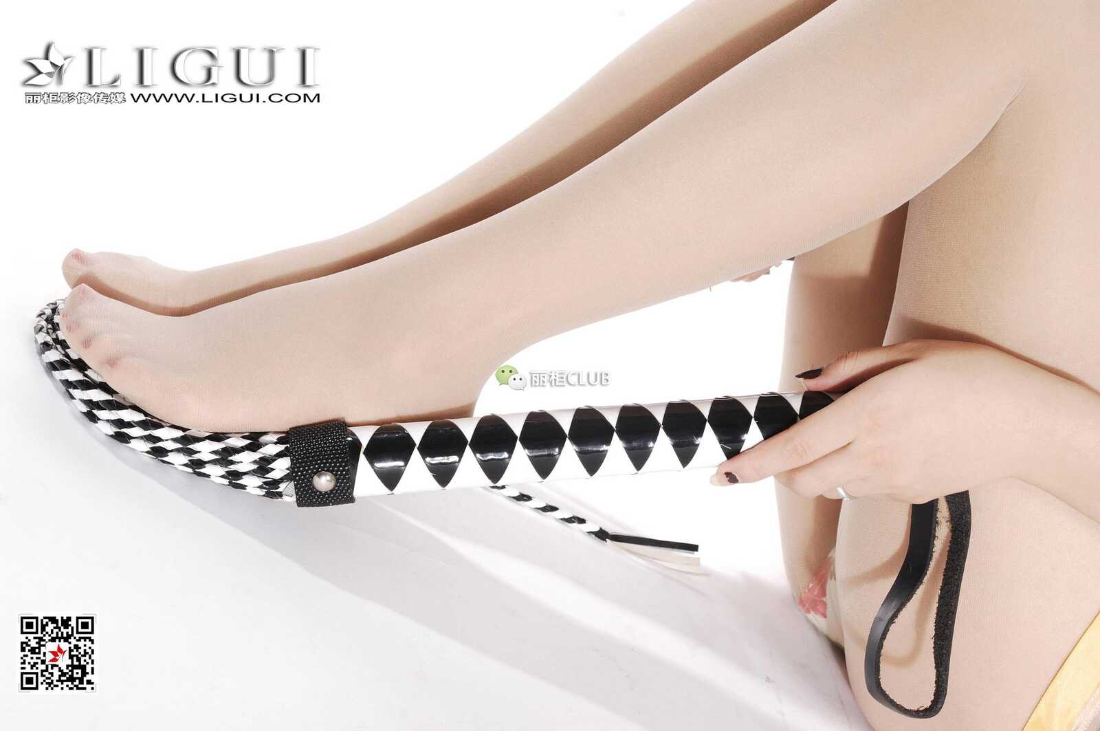 腿模英子《肉丝玉足》 [丽柜Ligui] 经典回顾 美腿第2张