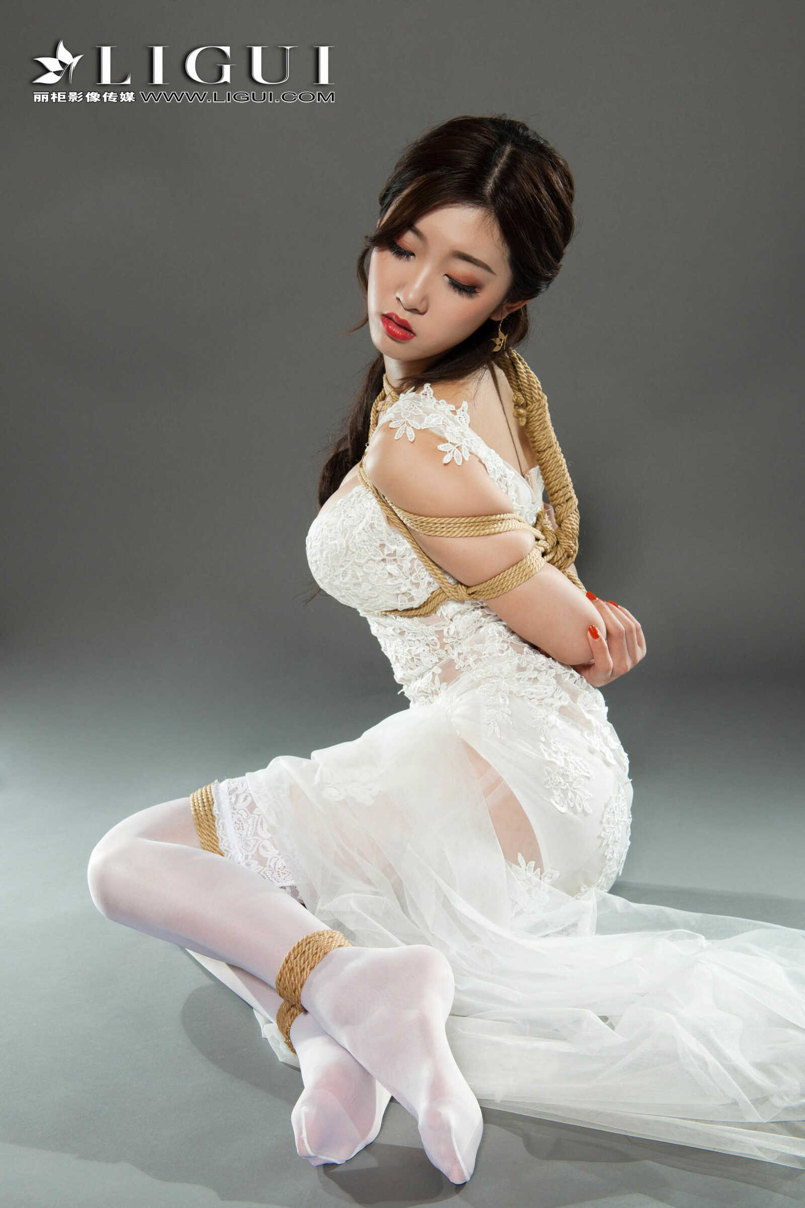 筱筱《蕾丝长裙美束》 [丽柜Ligui] 美腿丝足写真第6张