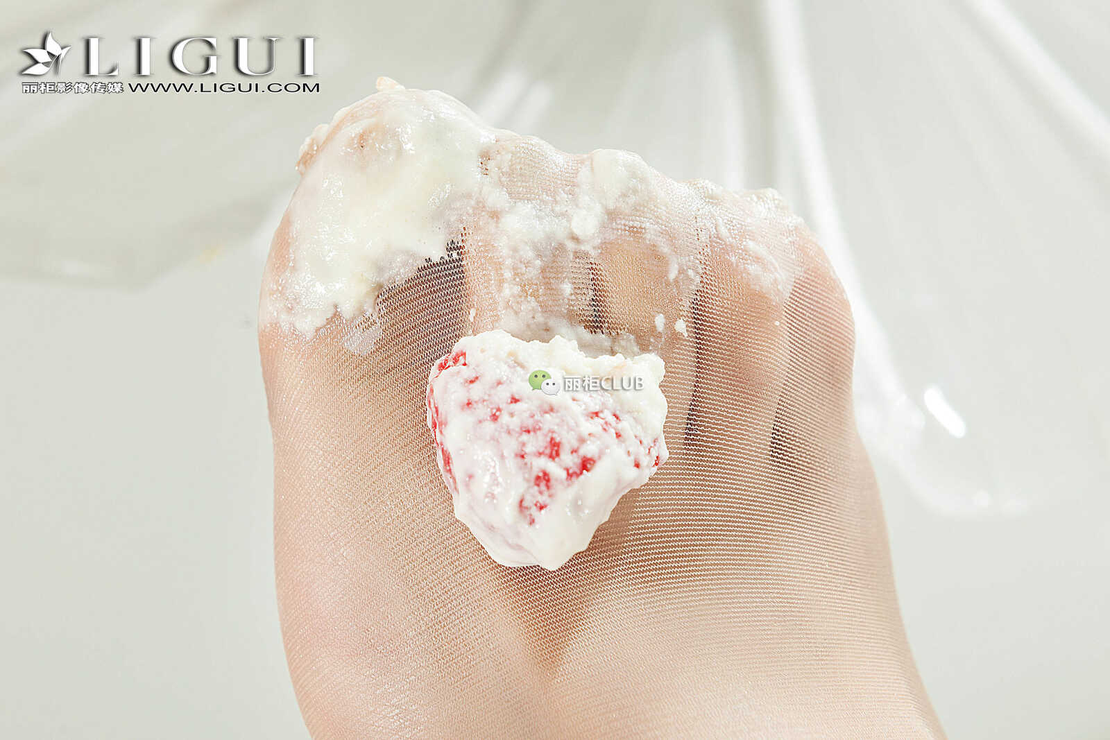 腿模筱筱《披萨丝足》 [丽柜Ligui] 写真集第8张