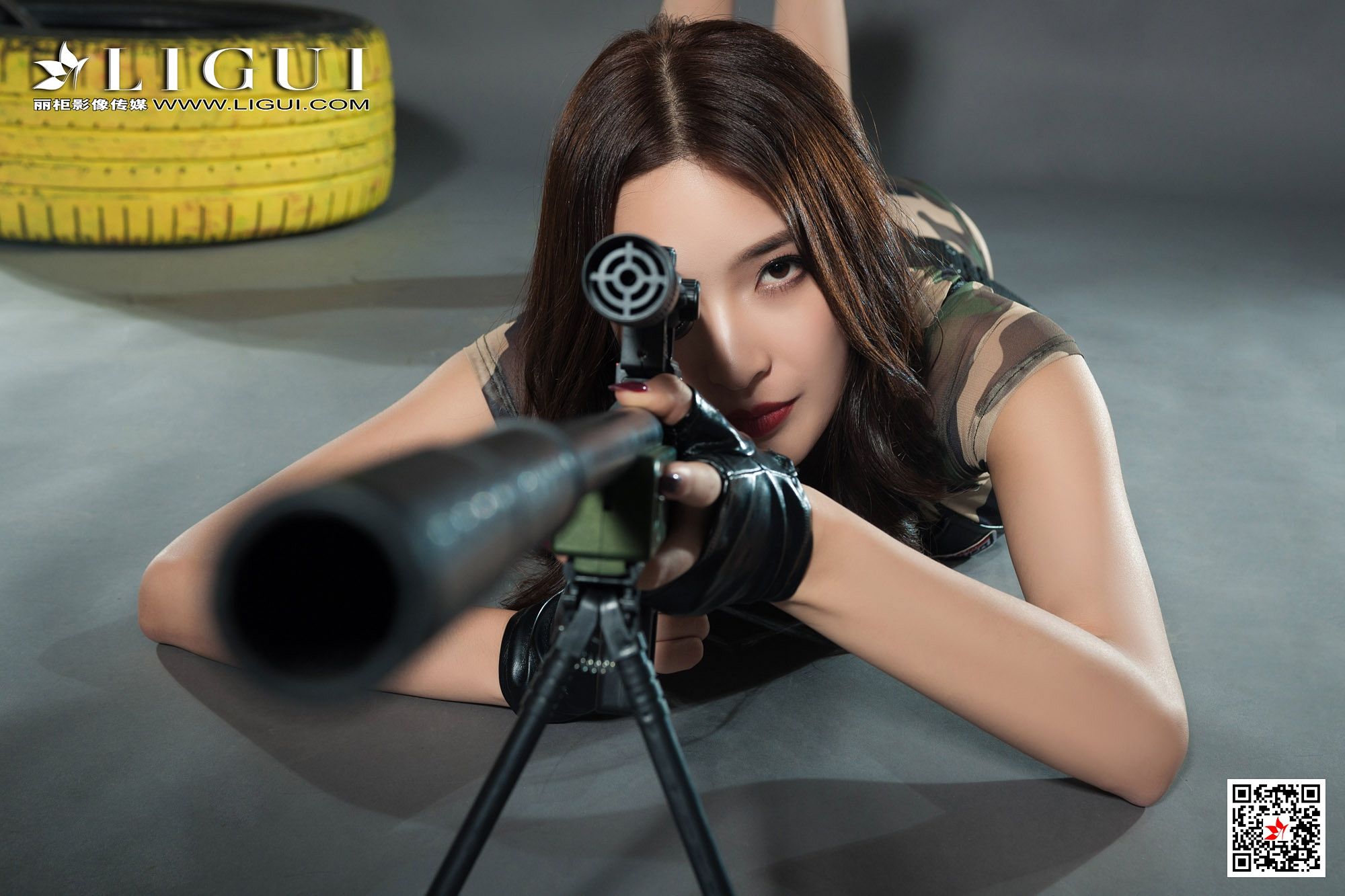 腿模雪糕《迷彩女兵COS丝袜美腿》 [丽柜Ligui] 网第3张