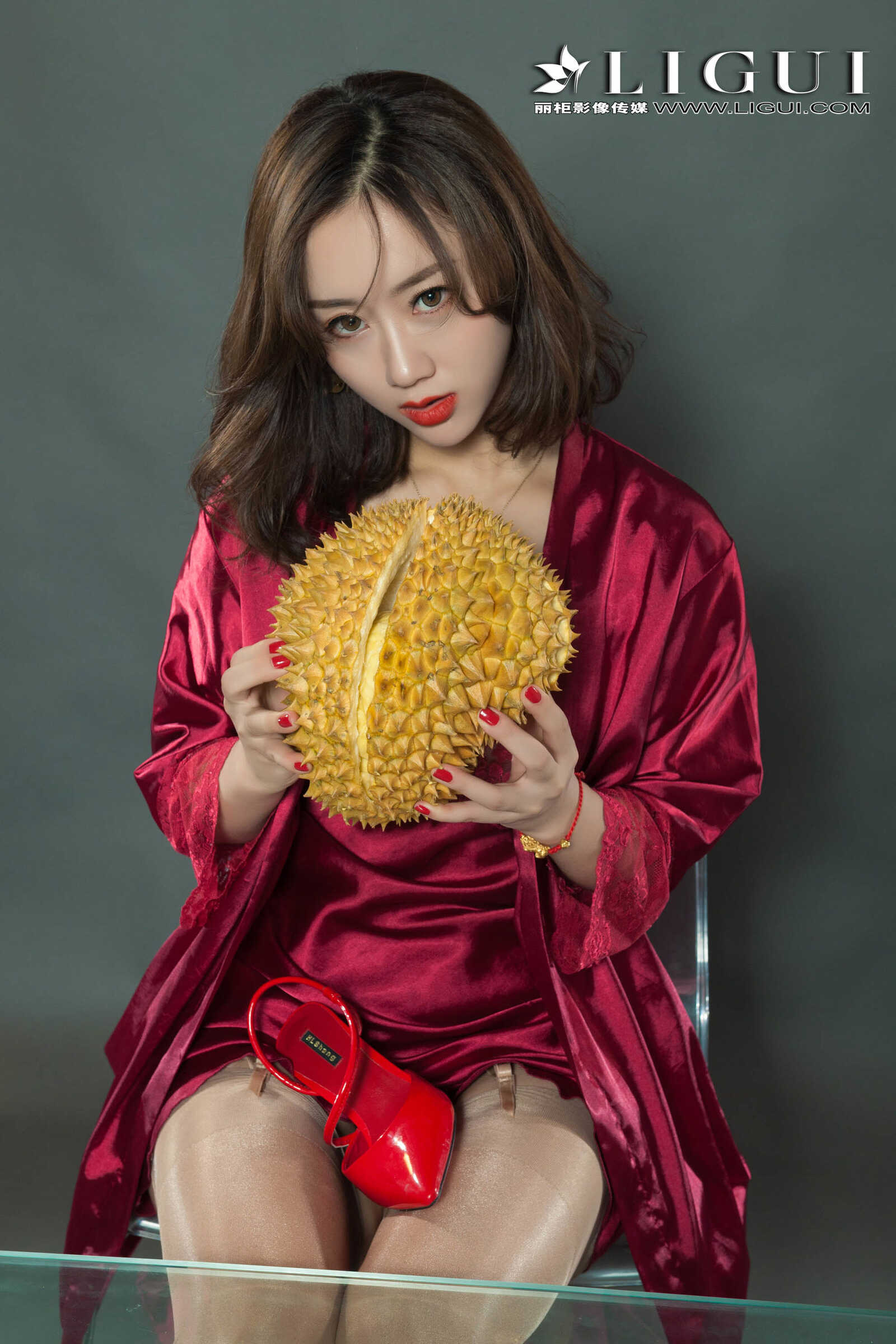 足模然然《榴莲丝袜少妇》 [丽柜Liguil] 写真集第6张