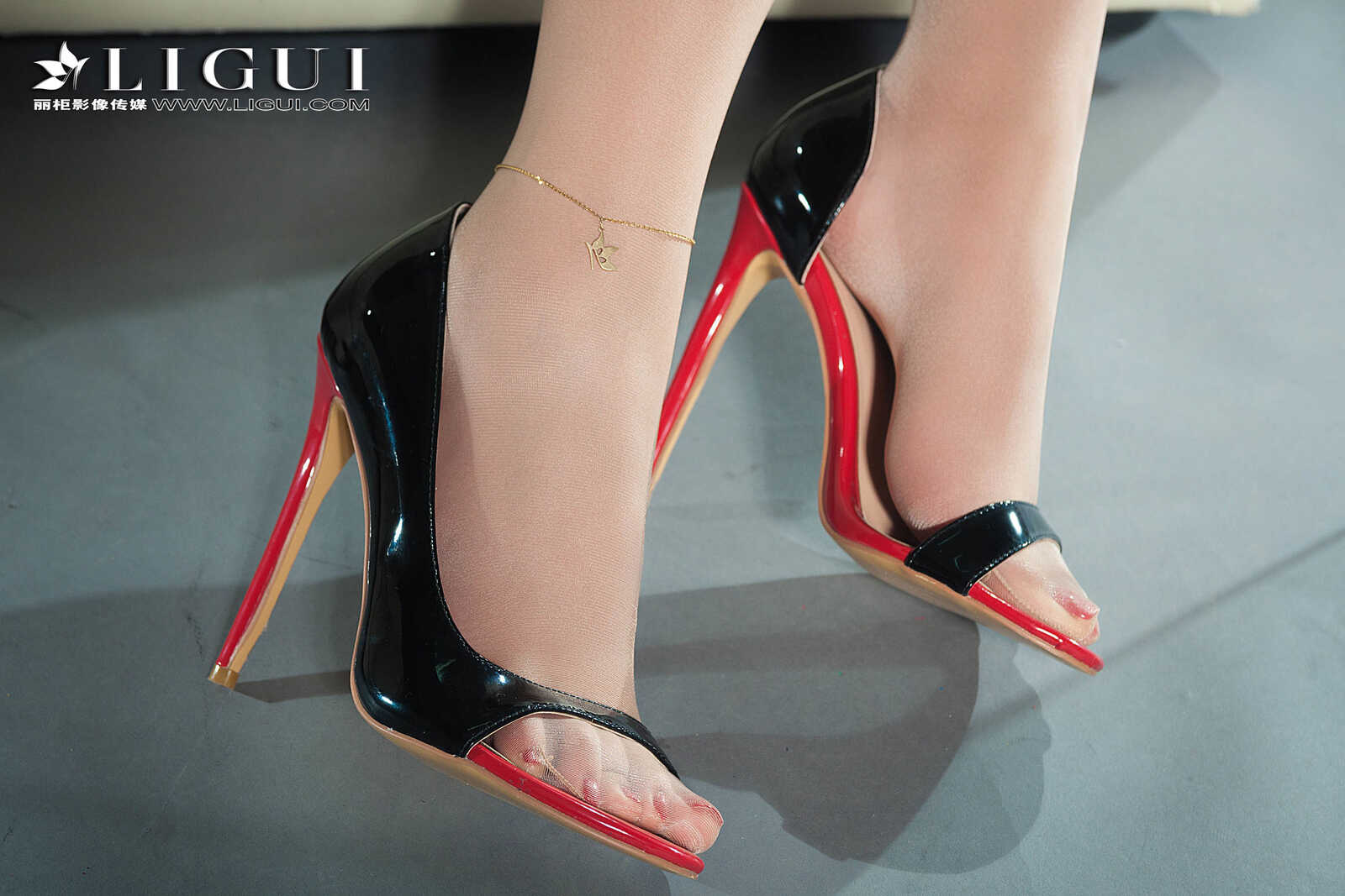 腿模赵维拉《空姐丝足》[丽柜Ligui] 写真集第16张