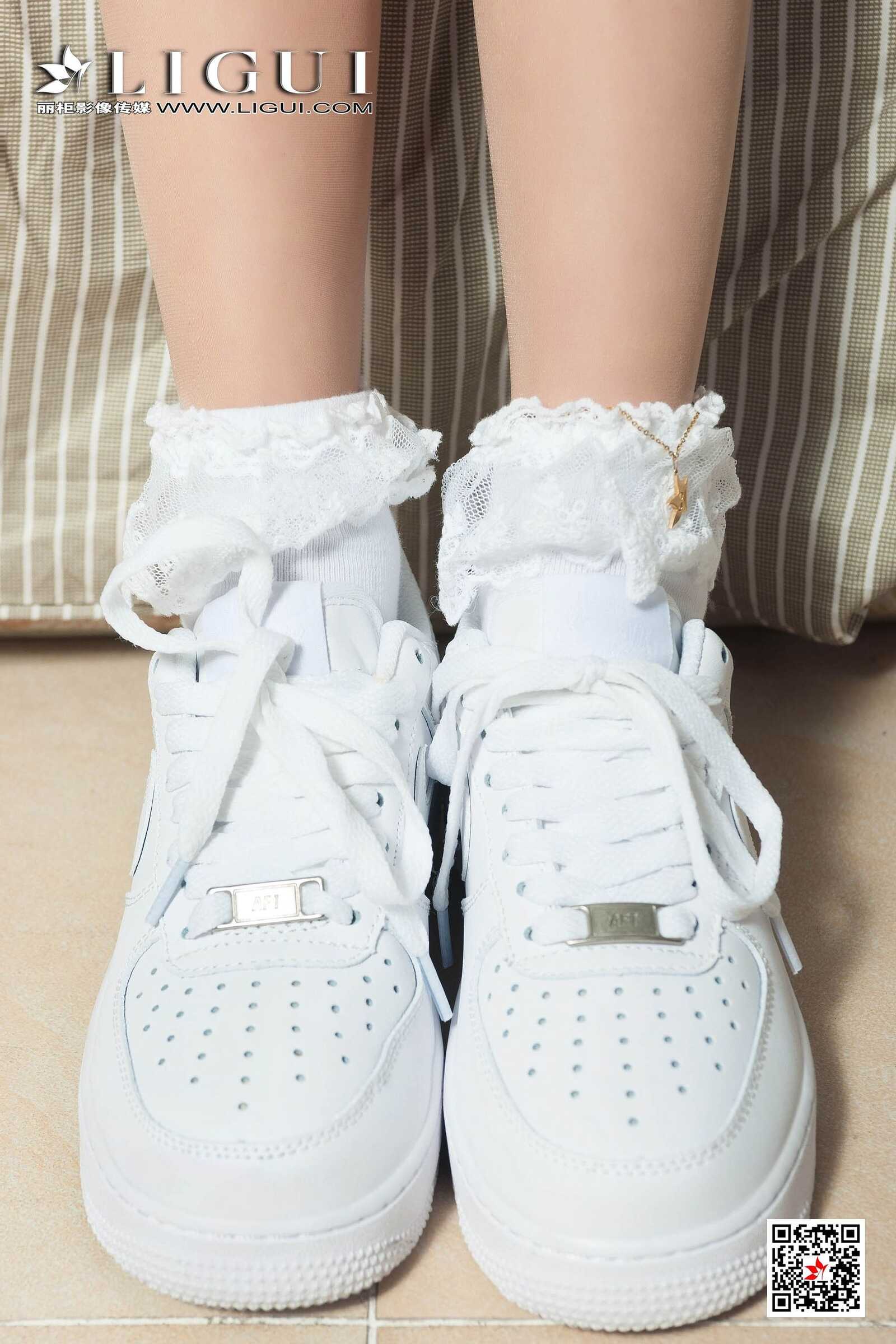 鱼妹《短筒袜玉足》[丽柜Ligui] 网络丽人 写真集第13张