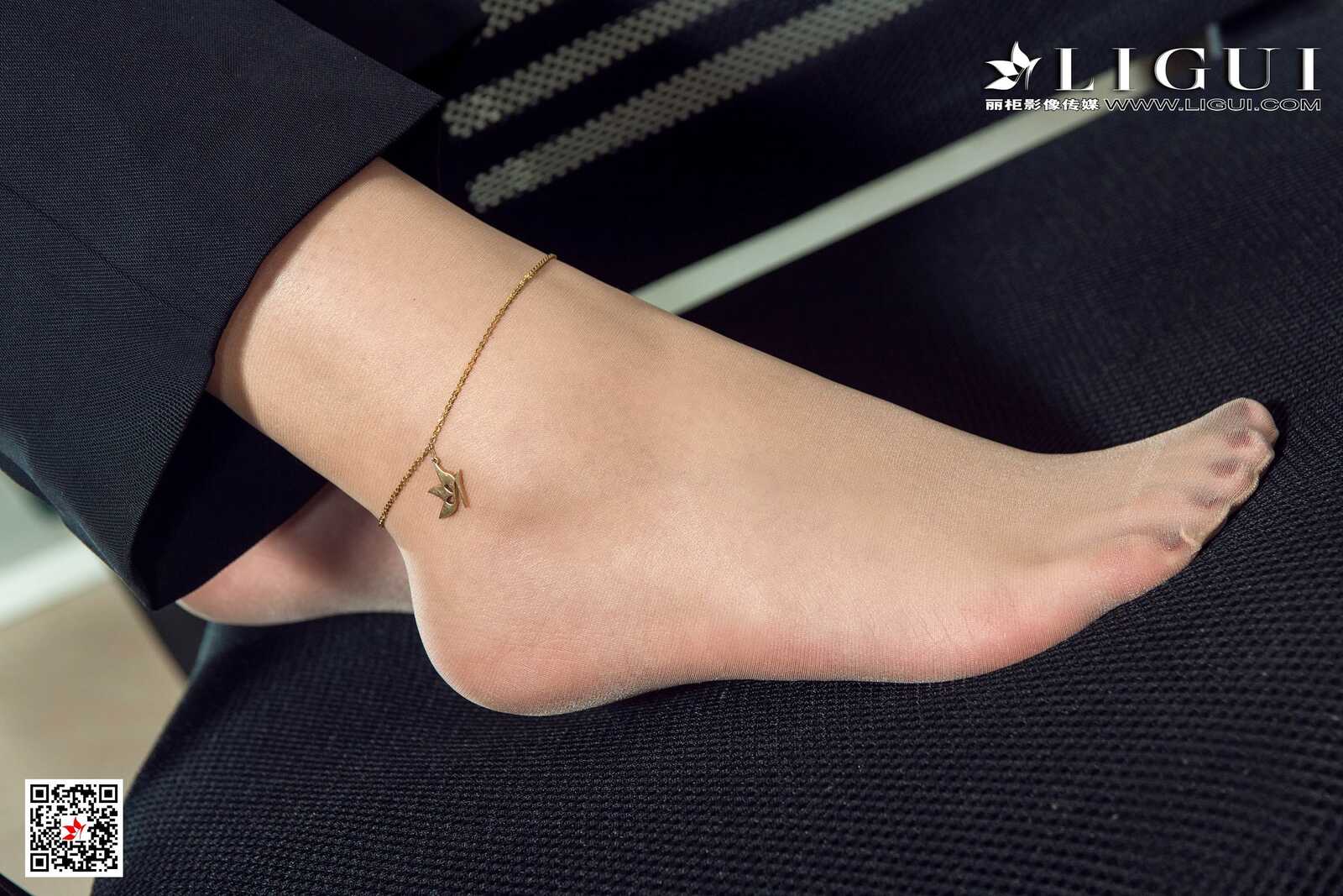 腿模拉拉《西装丽人》 [丽柜Ligui] 网络丽人 写真第6张