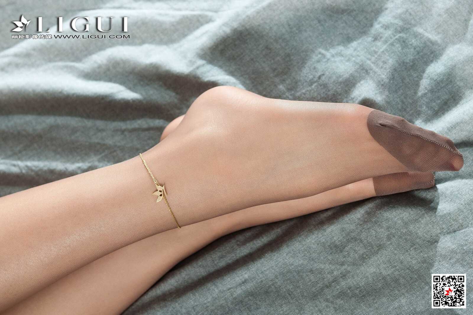 钟情《白衬衫灰丝女神》 [丽柜Ligui] 写真集第10张