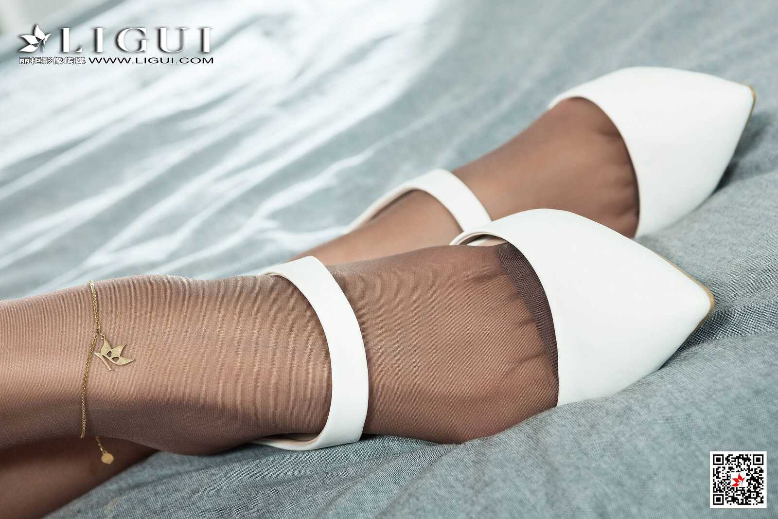 钟情《白衬衫灰丝女神》 [丽柜Ligui] 写真集第9张