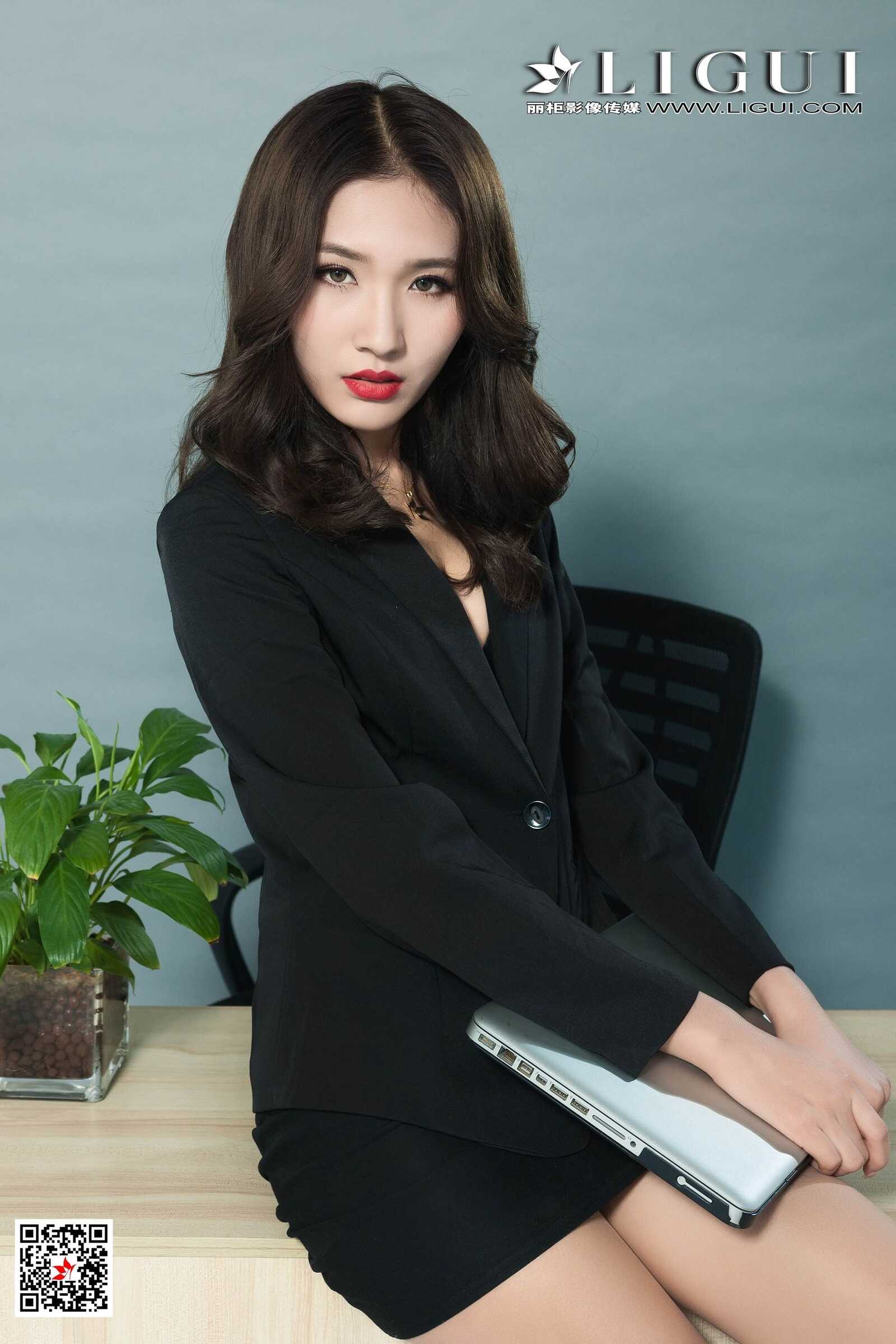 腿模星星《肉丝Ol高跟女郎》 [丽柜Ligui] 写真集第15张