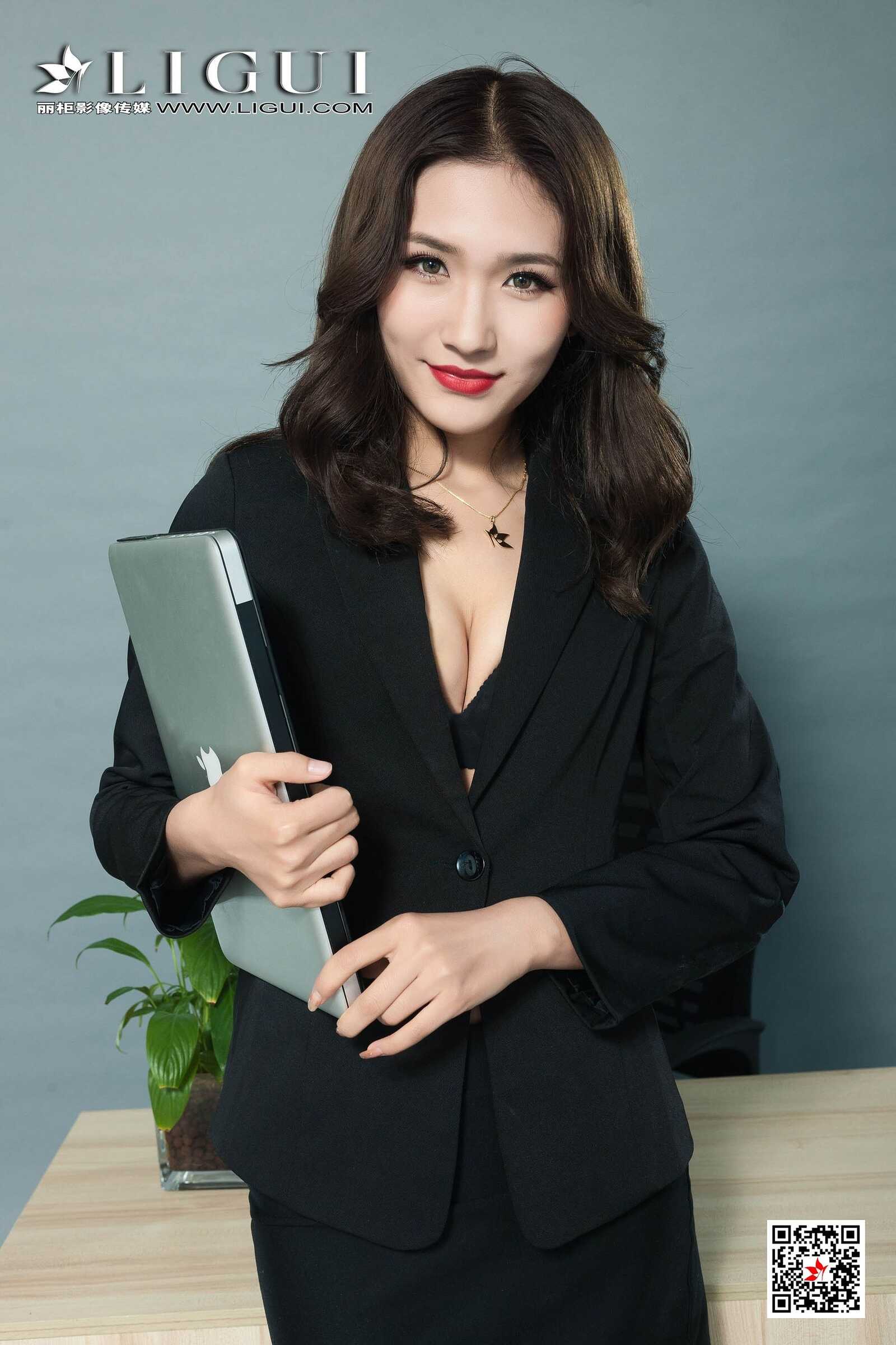 腿模星星《肉丝Ol高跟女郎》 [丽柜Ligui] 写真集第14张