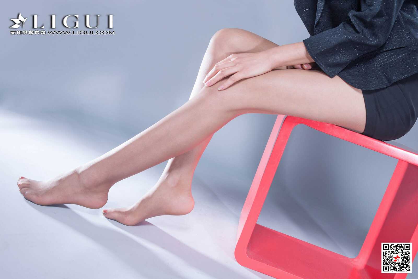 腿模潼潼《肉丝OL女郎》 [丽柜LiGui] 网络丽人 写第5张