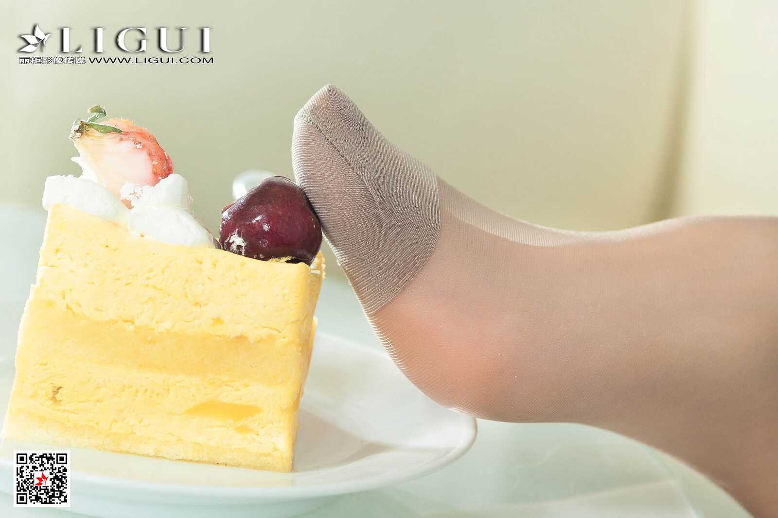 凉儿《灰丝女仆丝足》 [丽柜Ligui] 写真集第3张