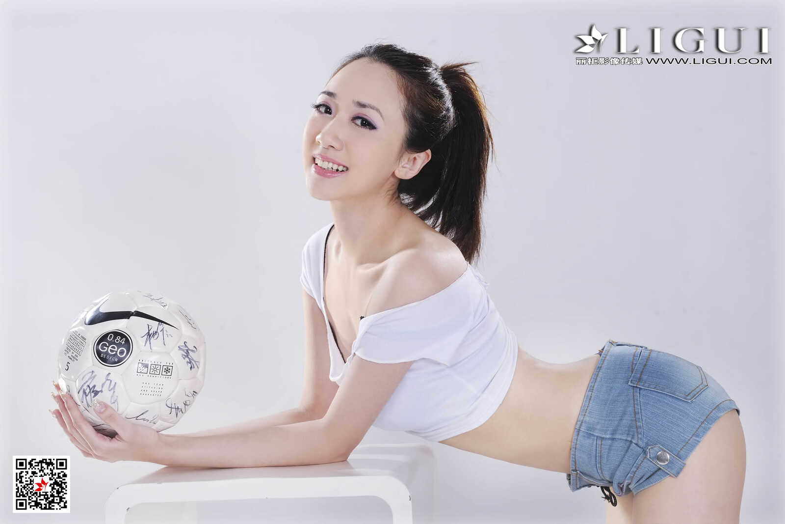 Model 秋晨《超短热裤足球女郎》 [丽柜LIGUI] 写真第14张