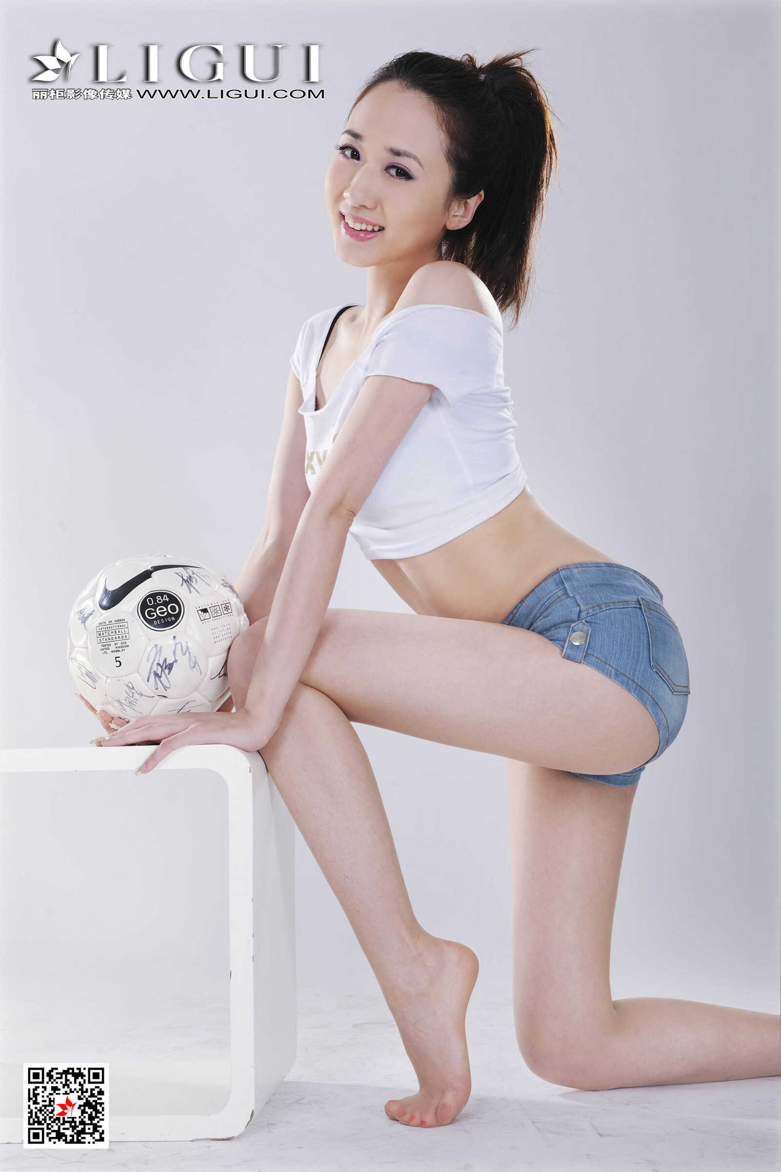Model 秋晨《超短热裤足球女郎》 [丽柜LIGUI] 写真第13张