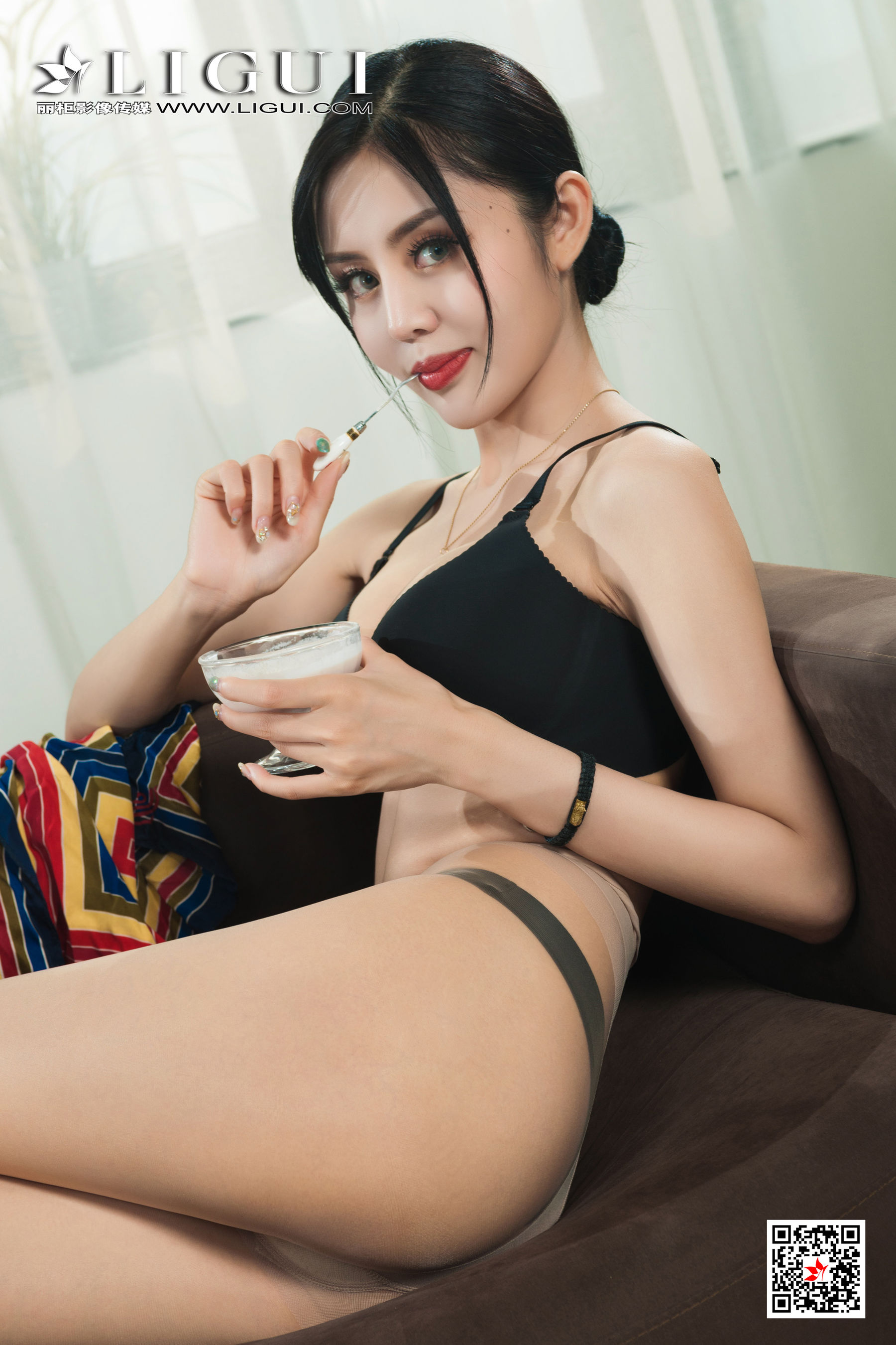 [丽柜Ligui] 2021.10.04 Model 凉儿 丝足美腿套图第20张
