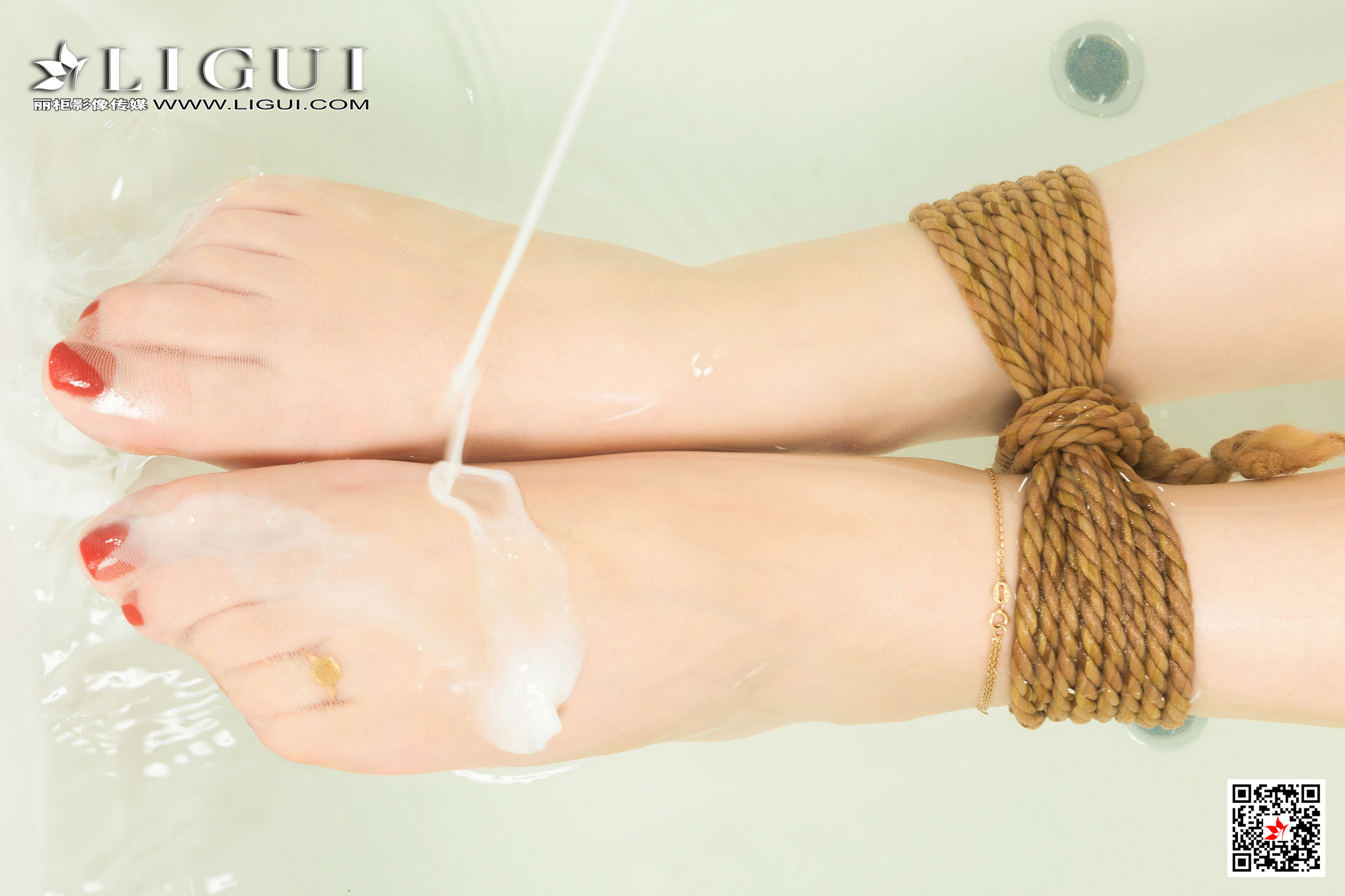 [丽柜Ligui] Model 妖妖 《紧缚香浴》 写真套图第9张