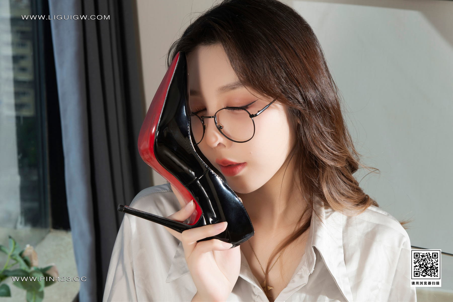 [Ligui丽柜] 2024.09.09《灰丝女秘》兔子第21张