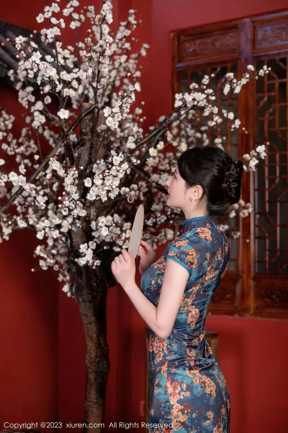  XiuRen 秀人 No.7051 诗诗kiki 蓝色图纹旗袍性感写真 [83P]第3张