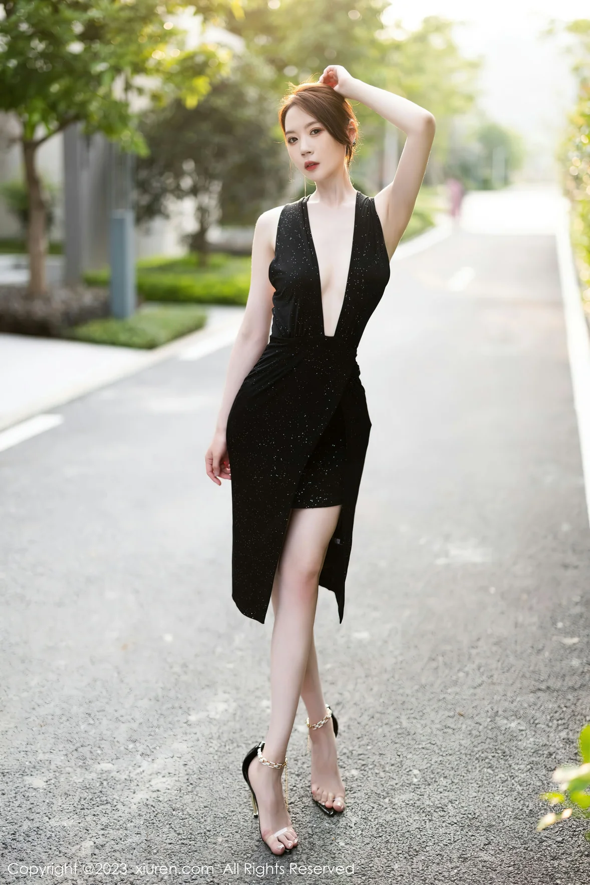  XiuRen 秀人 No.7031 梦心玥 黑色连衣长裙性感写真 [86P]第3张