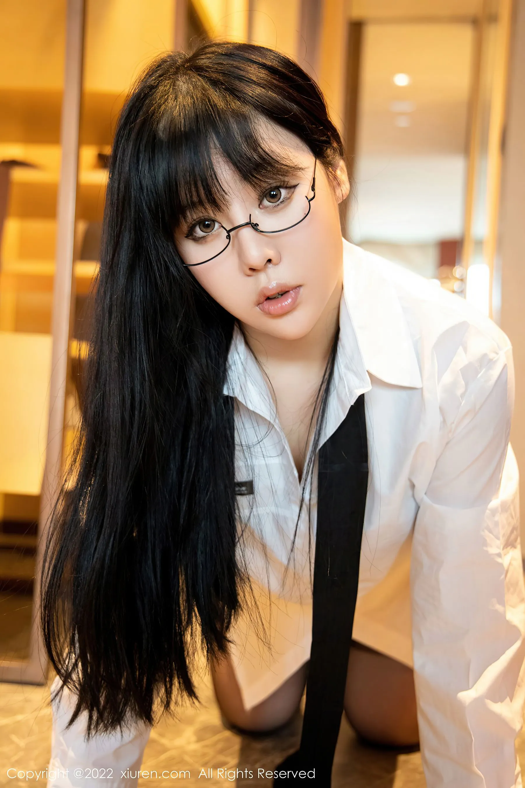 秀人网 No.4894 徐媛媛 黑丝眼镜OL写真第15张