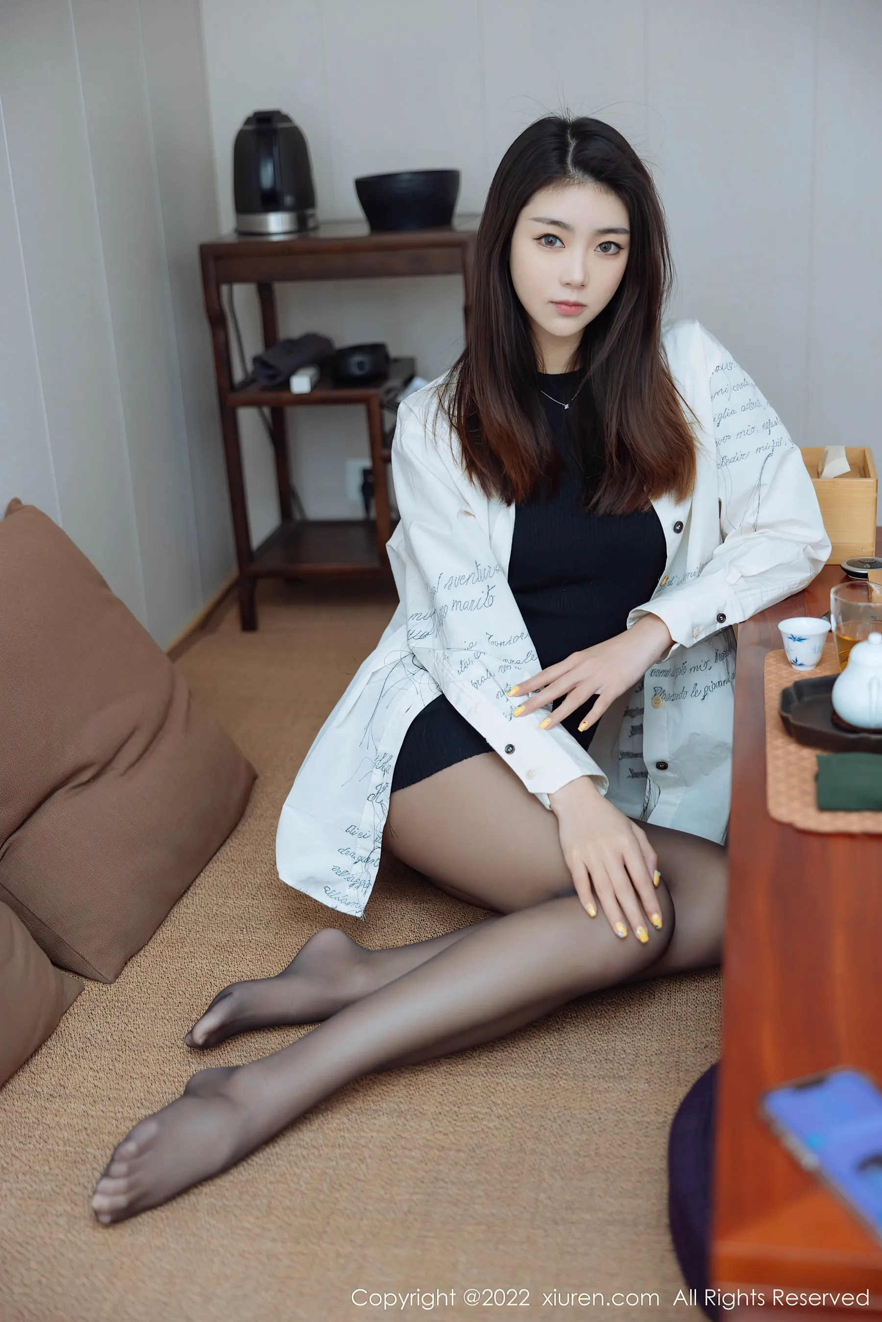  秀人网 No.4832 可樂Vicky 黑丝美腿第1张