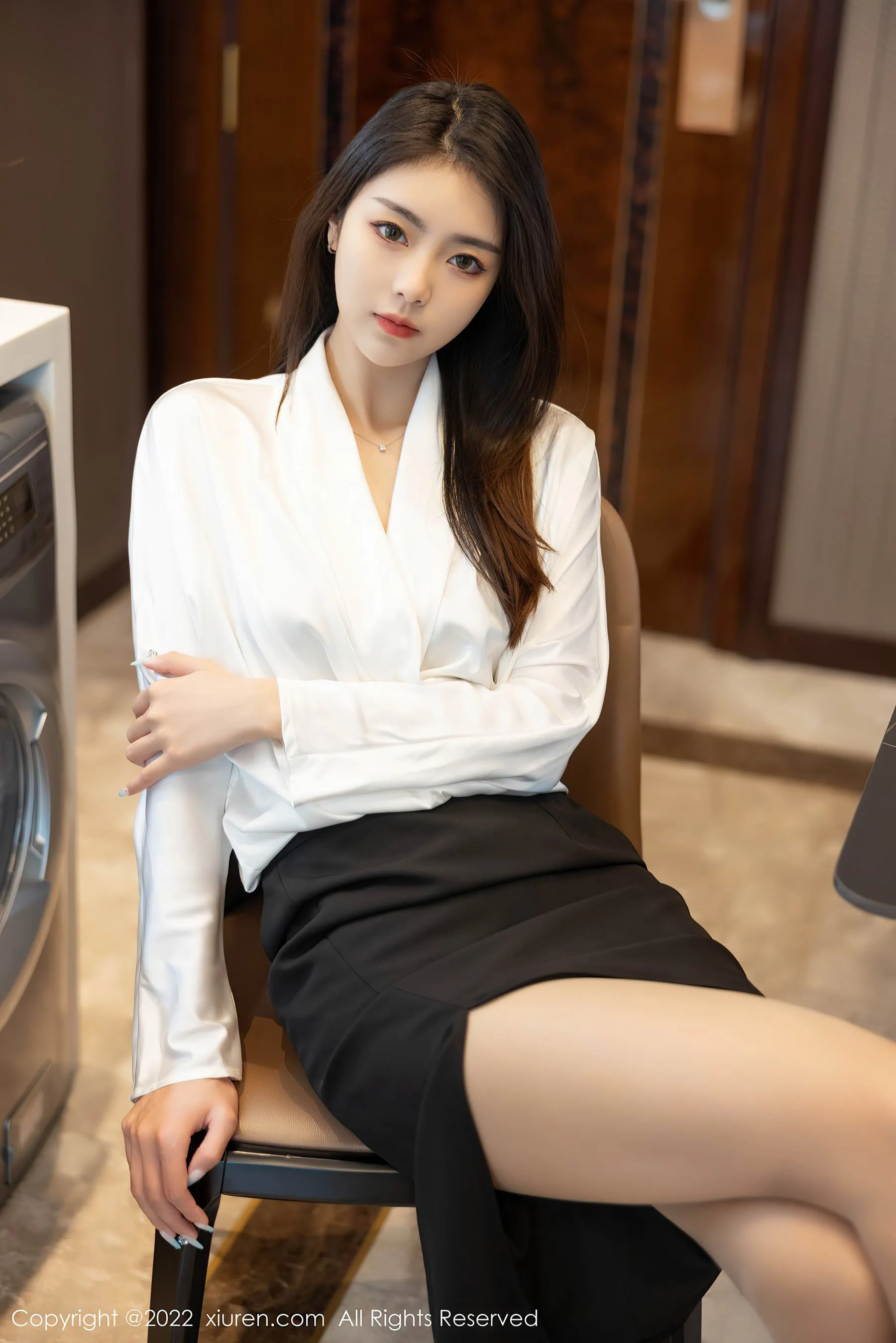  秀人网 No.4869 可樂Vicky 长发美女丝袜美腿写真第17张