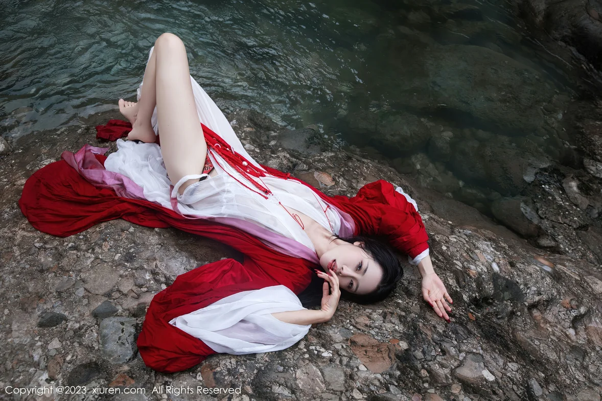  XiuRen 秀人 No.7295 严利娅Yuliya 户外诱惑红色古装性感写真 [90P]第7张
