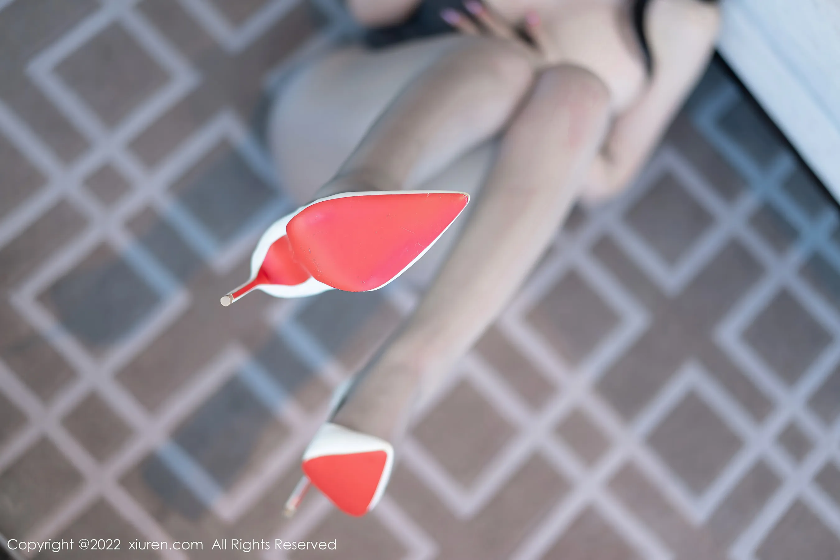 秀人网 No.4818 允爾 丝袜美臀写真第19张